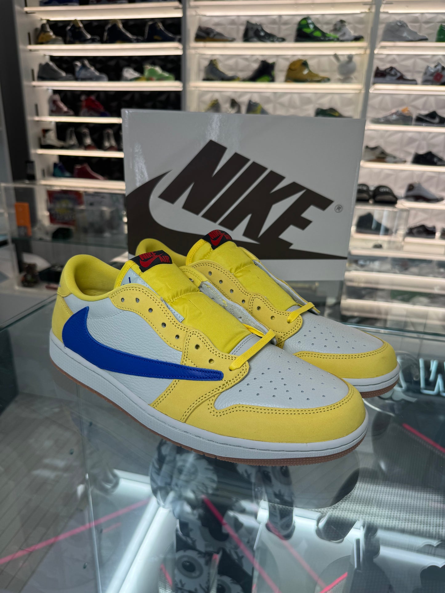 Jordan 1 Retro Low OG SP
Travis Scott Canary (W)