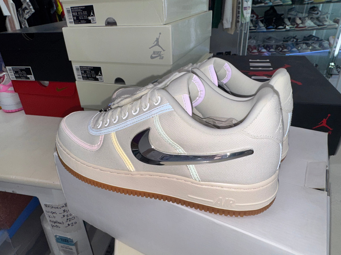 Nike Air Force 1 Low
Travis Scott Sail
