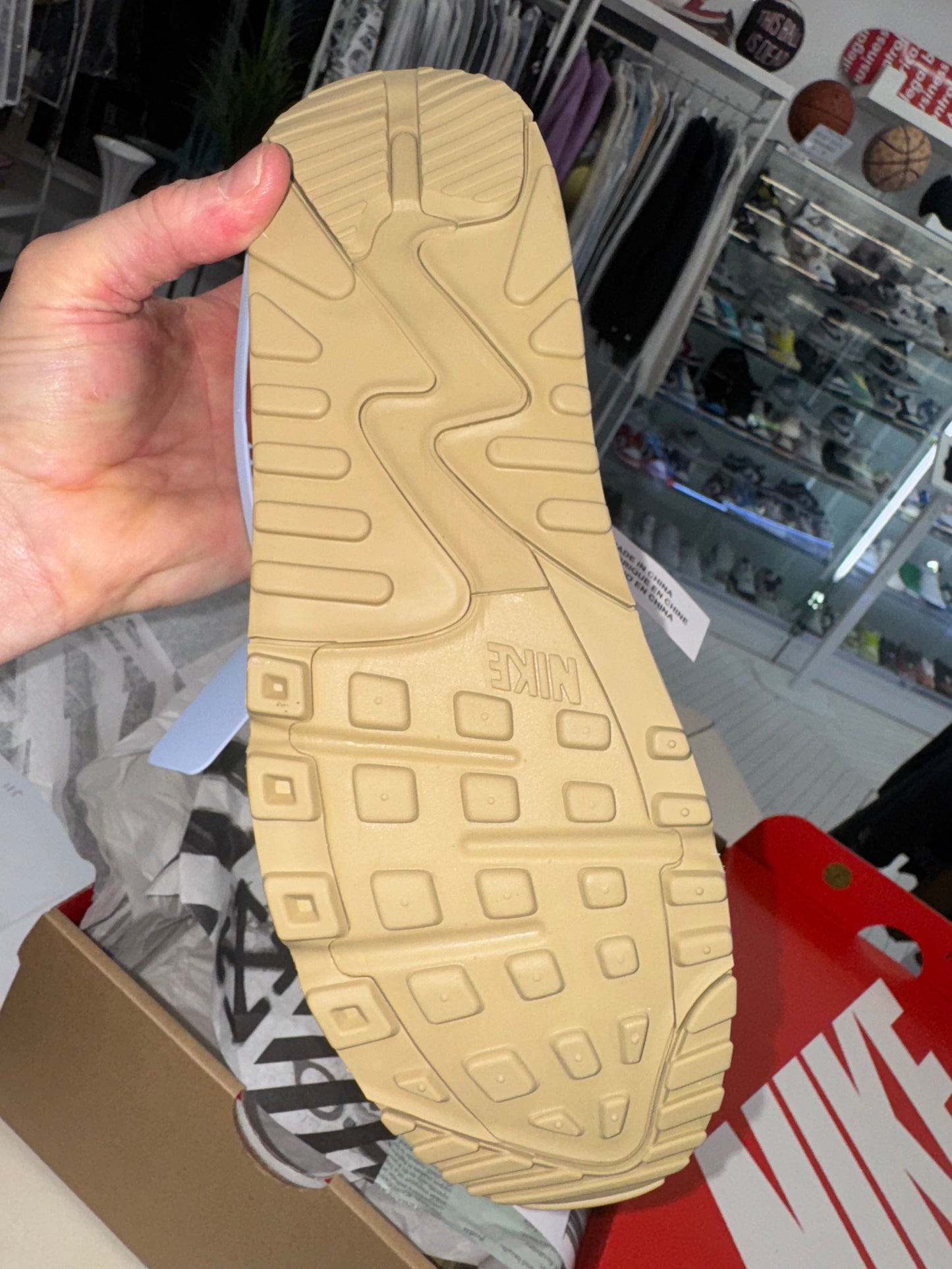 Nike Air Max 90
Off-White Desert Ore