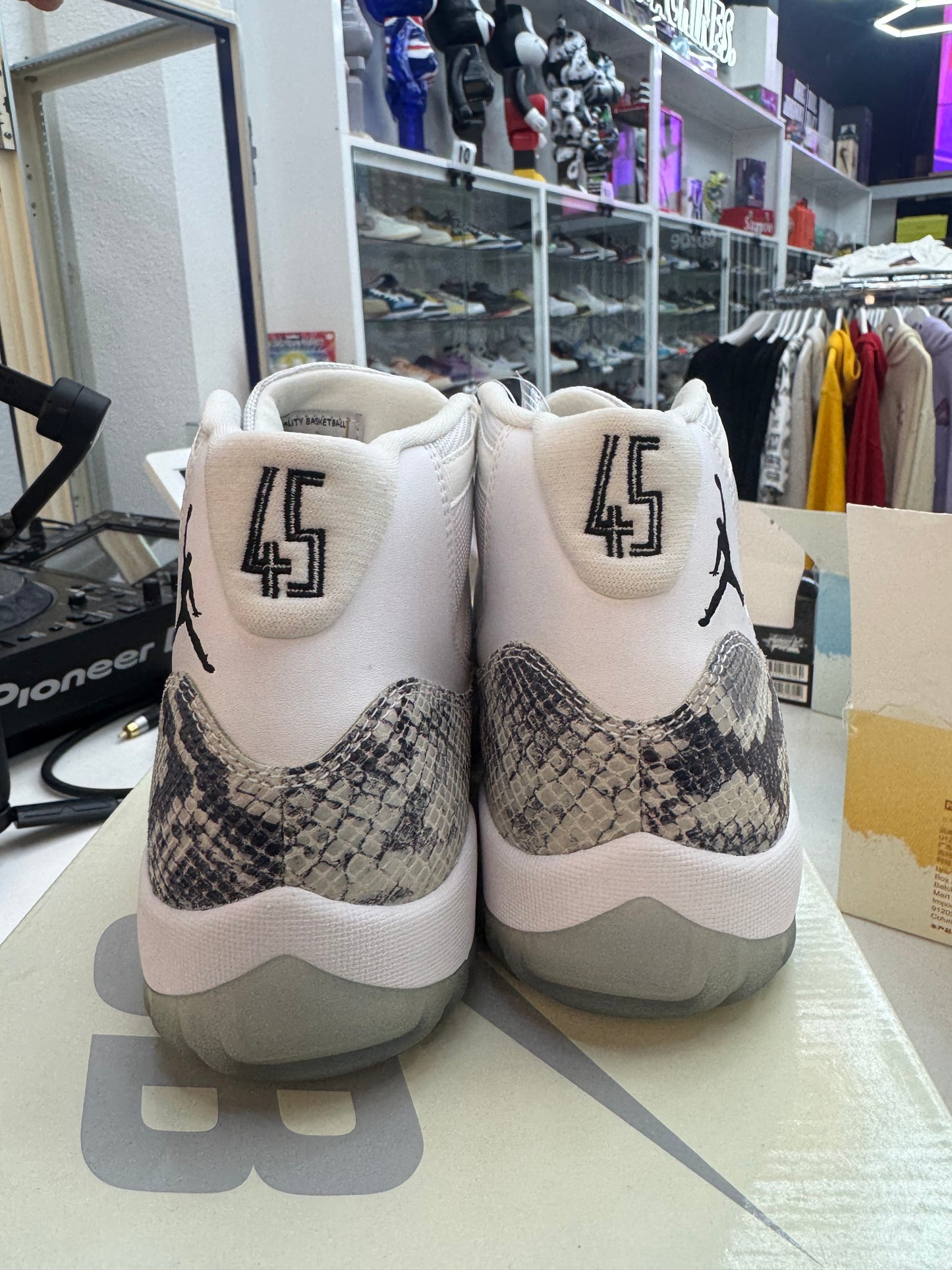 2019 Jordan 11 Drake OVO F&F