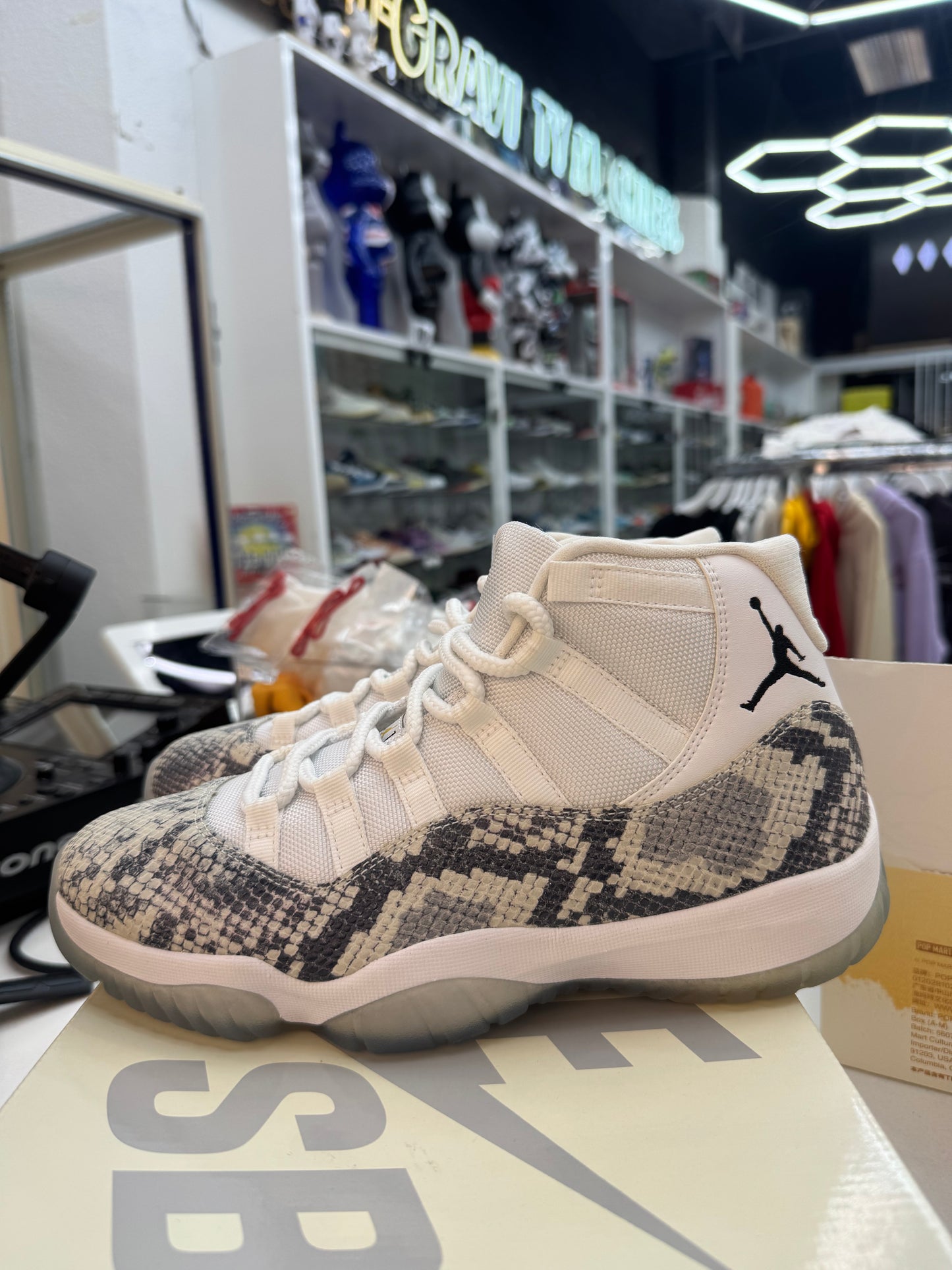 2019 Jordan 11 Drake OVO F&F