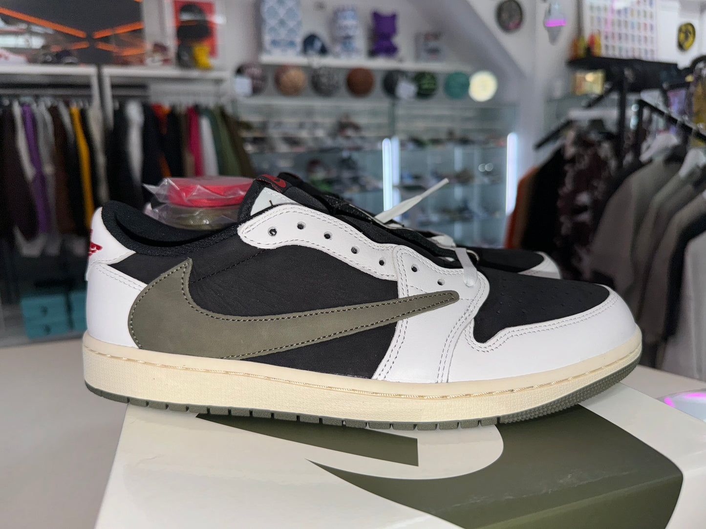 Jordan x Travis Scott 1 Low (w) Olive