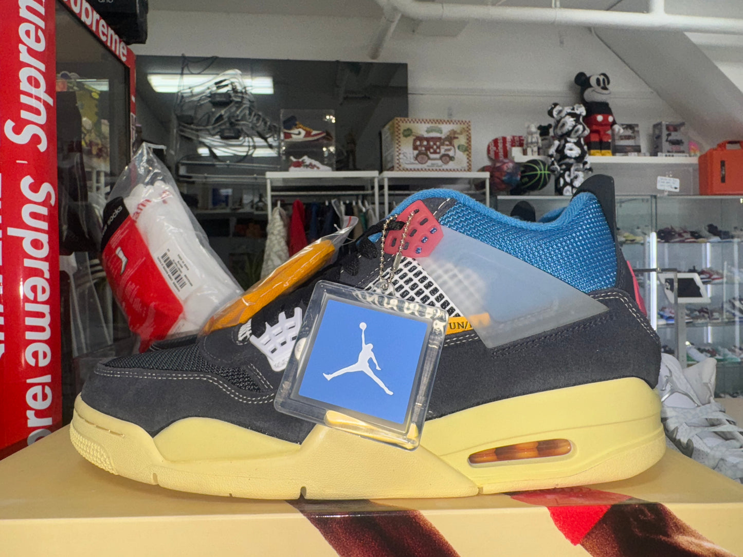 Jordan 4 Union Noir