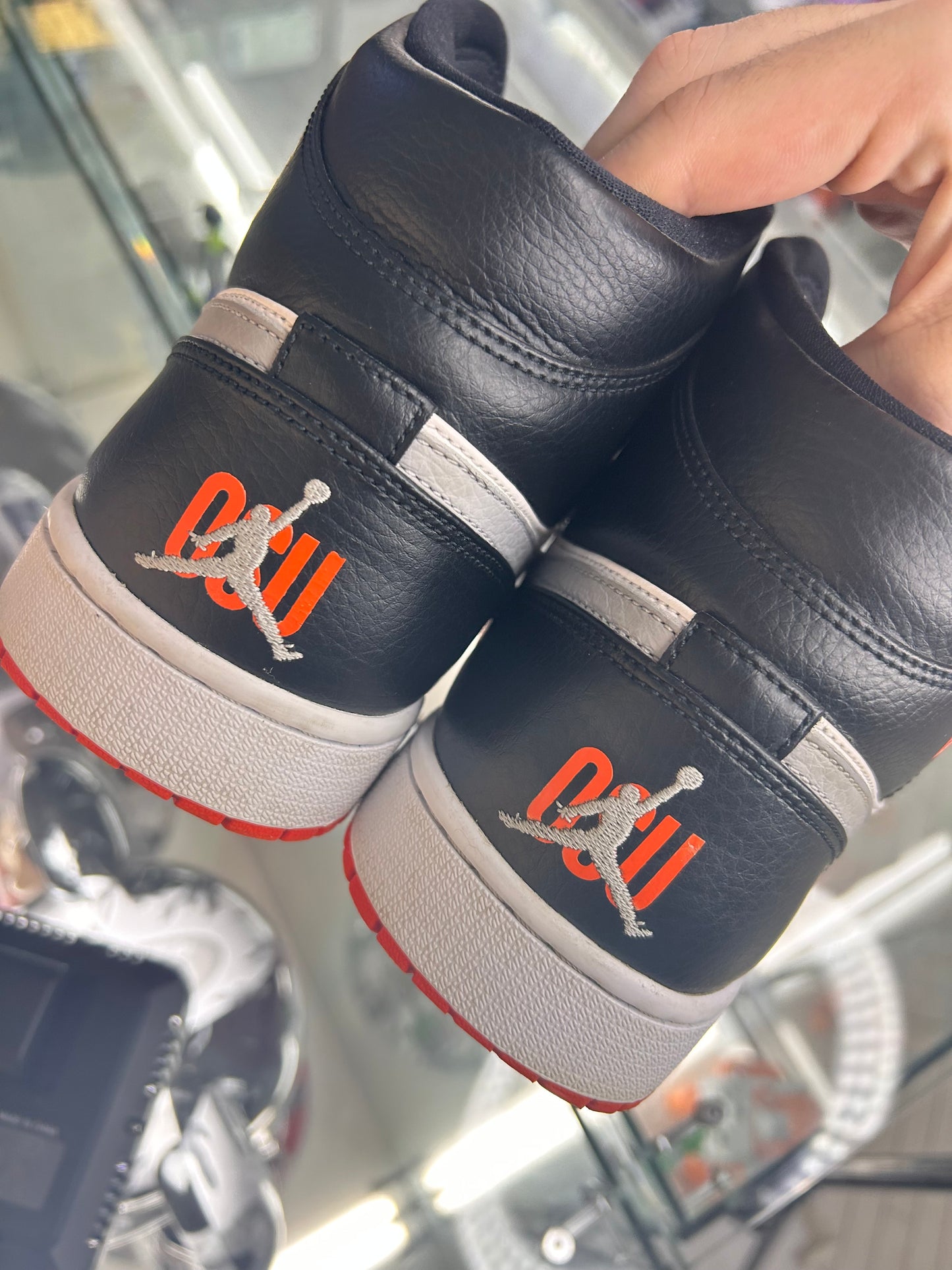 Jordan 1 mid Oregon State Universitu OSU PE Player Edition