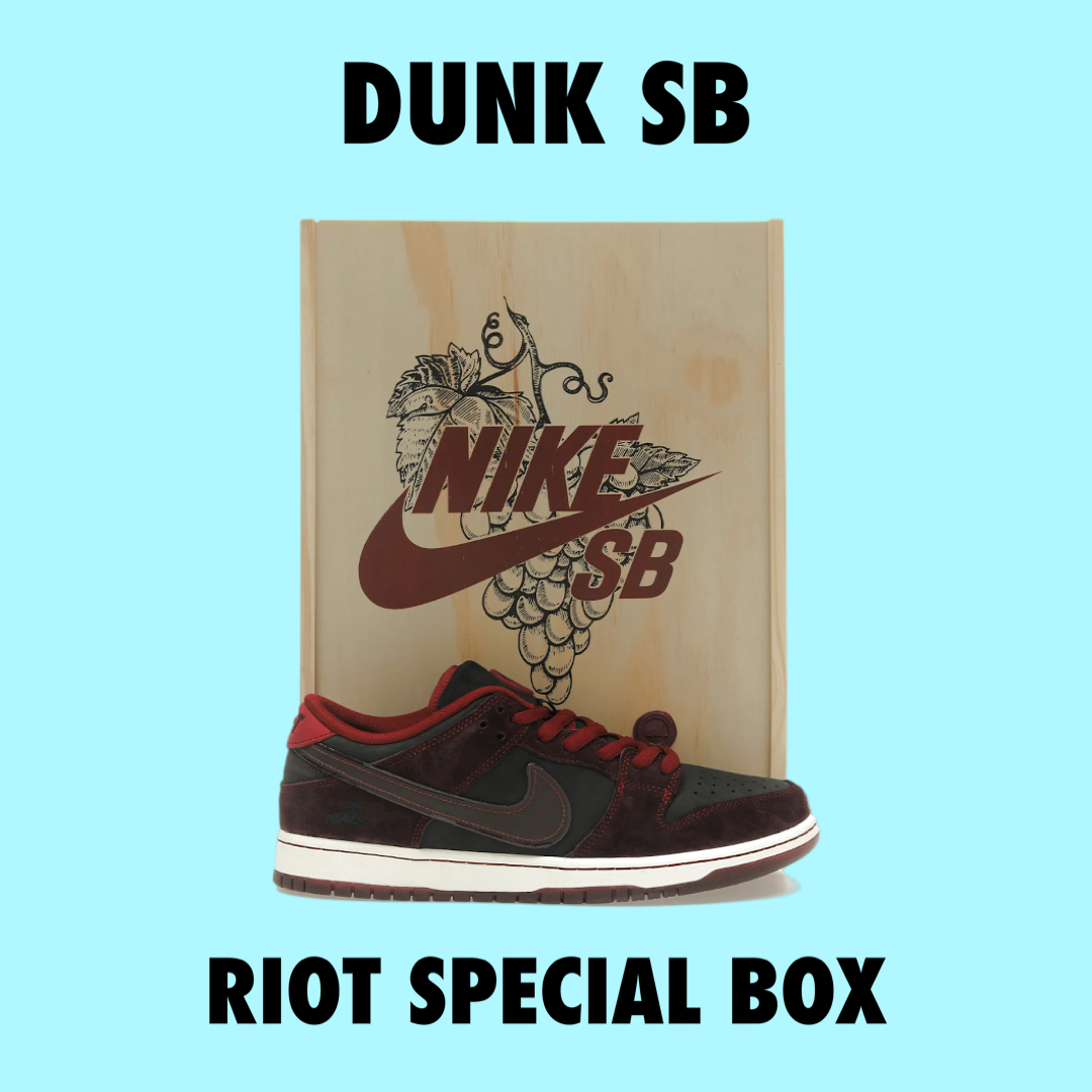 Nike SB Dunk Low
Riot Skateshop (Special Box)