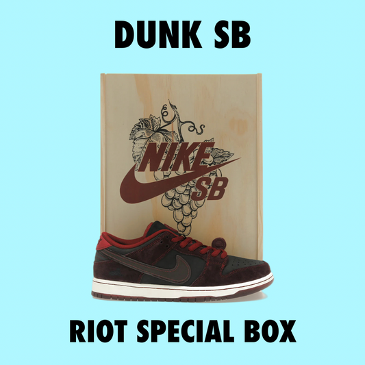 Nike SB Dunk Low
Riot Skateshop (Special Box)