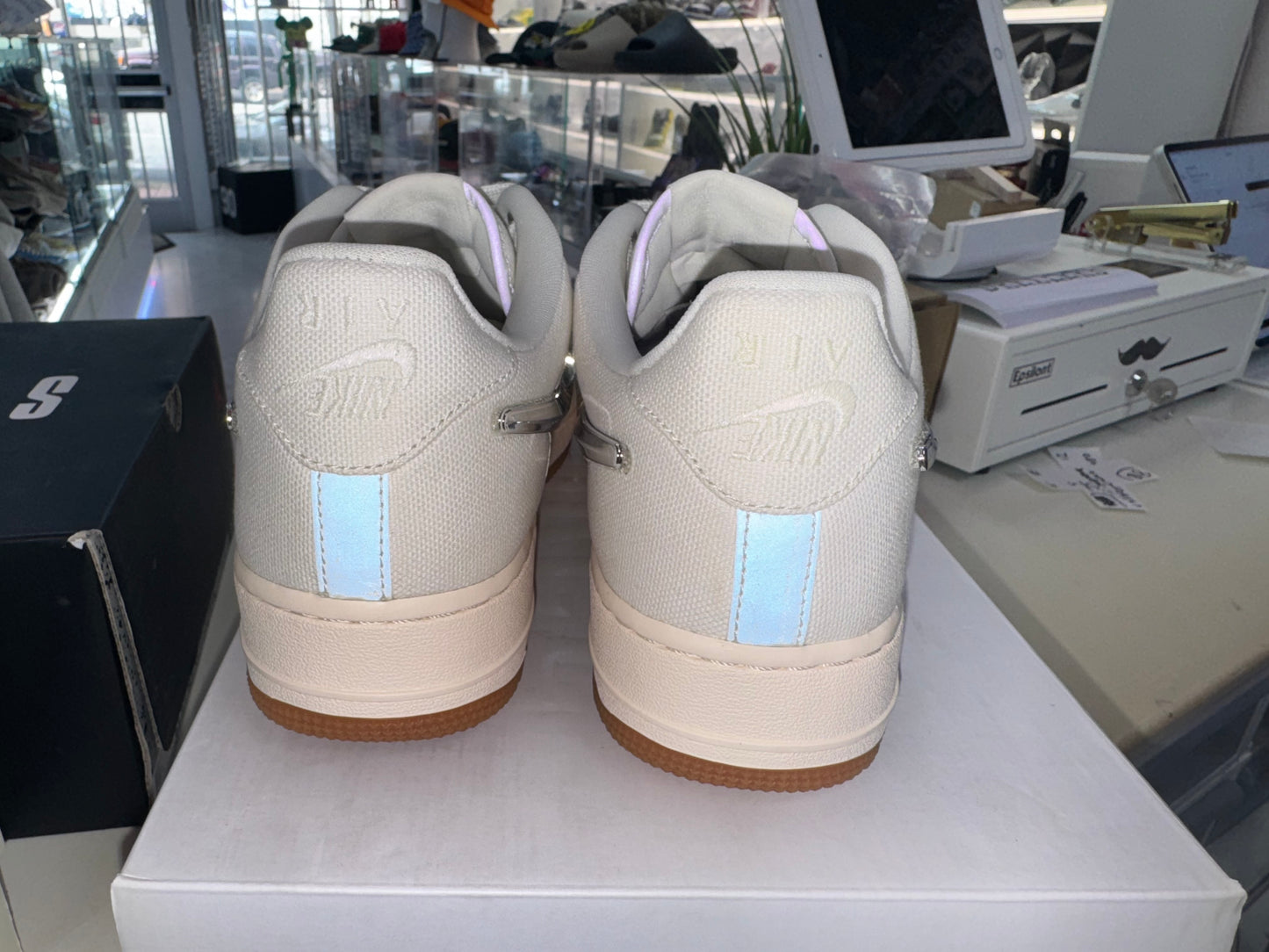 Nike Air Force 1 Low
Travis Scott Sail