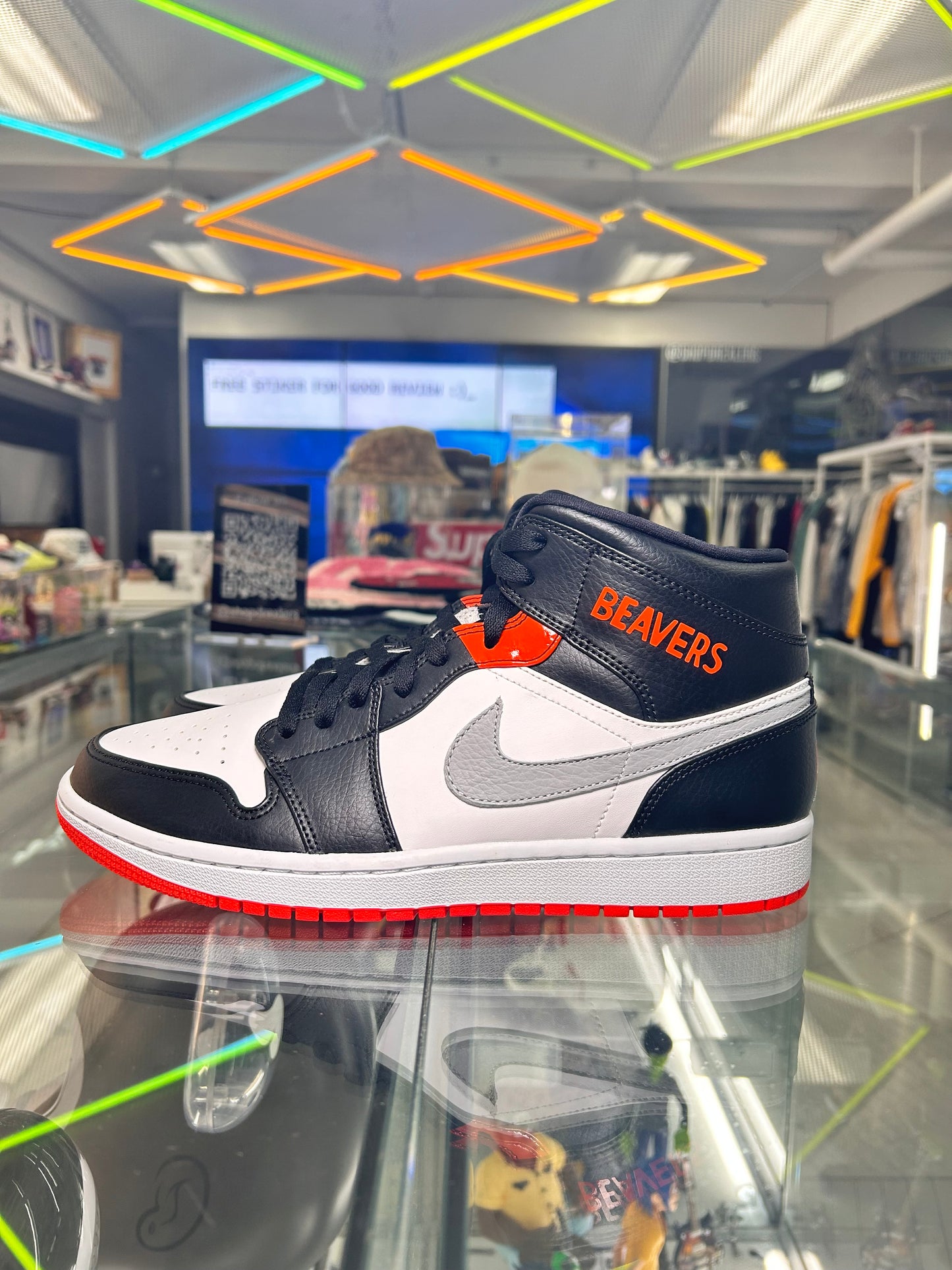 Jordan 1 mid Oregon State Universitu OSU PE Player Edition