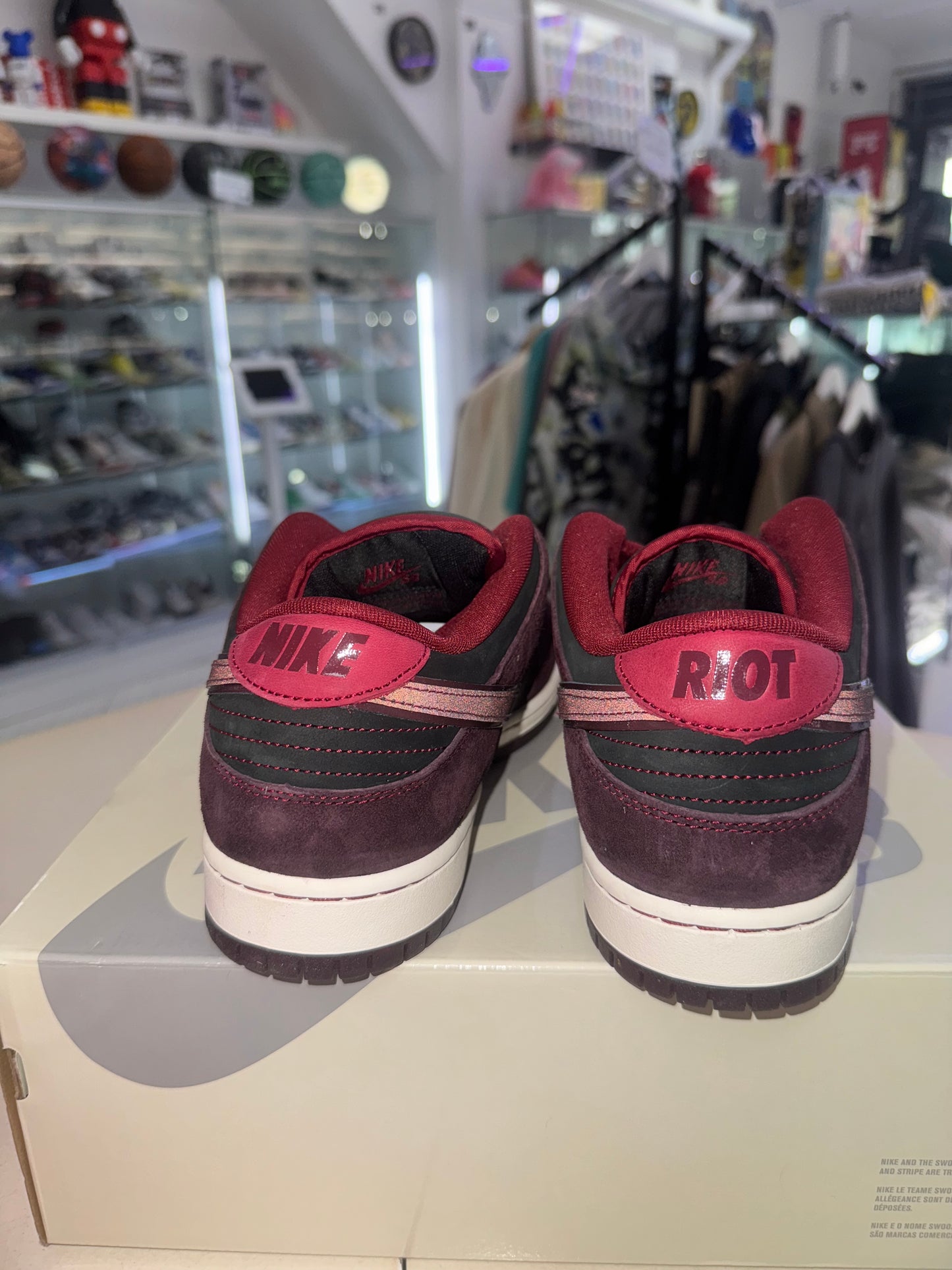 Nike SB Dunk Low
Riot Skateshop