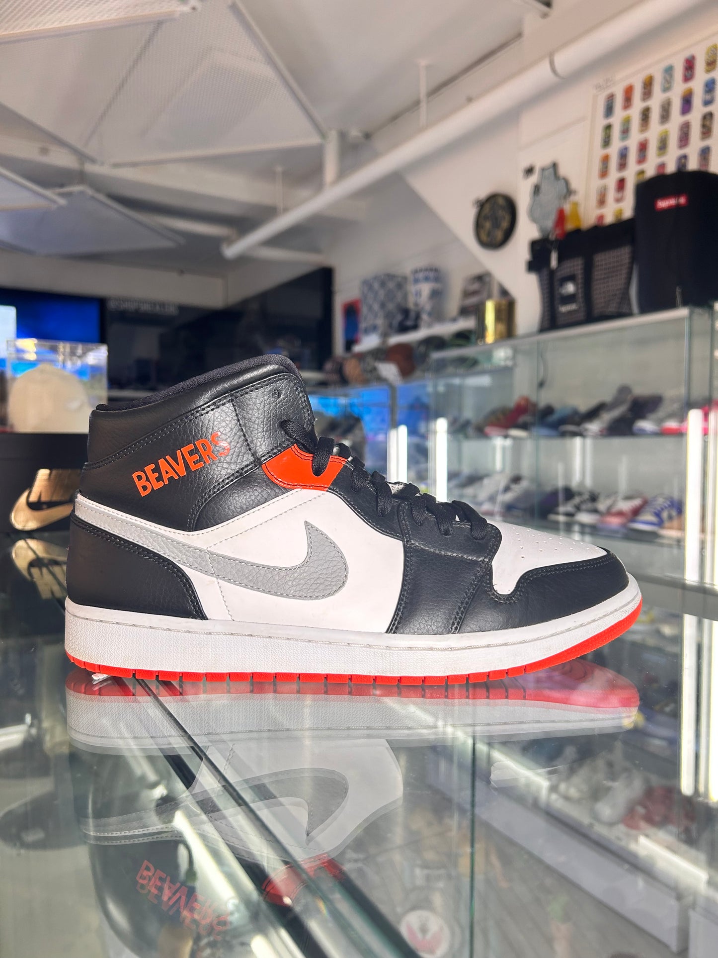 Jordan 1 mid Oregon State Universitu OSU PE Player Edition