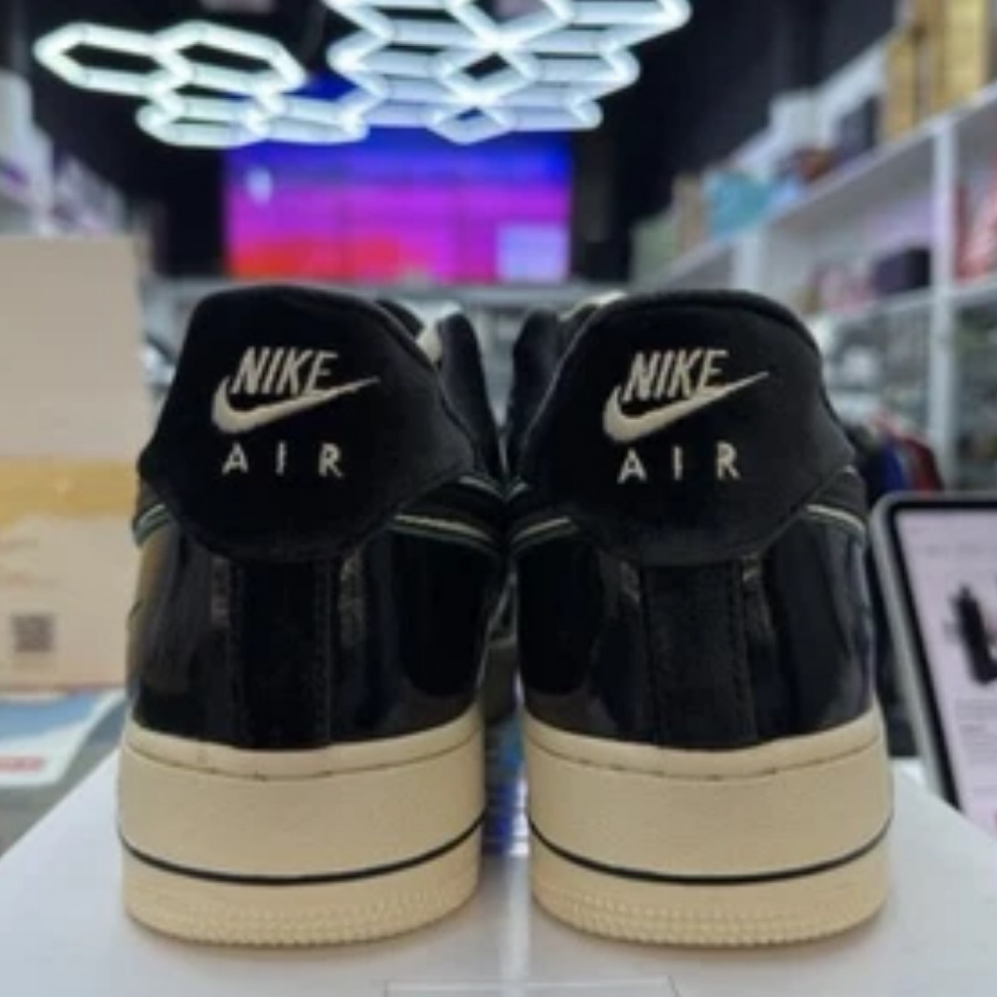 NIKE NIGEL SYLVESTER AIR FORCE1 BY YOU ID SATIN BLACK OFF WHITE GREEN (39)