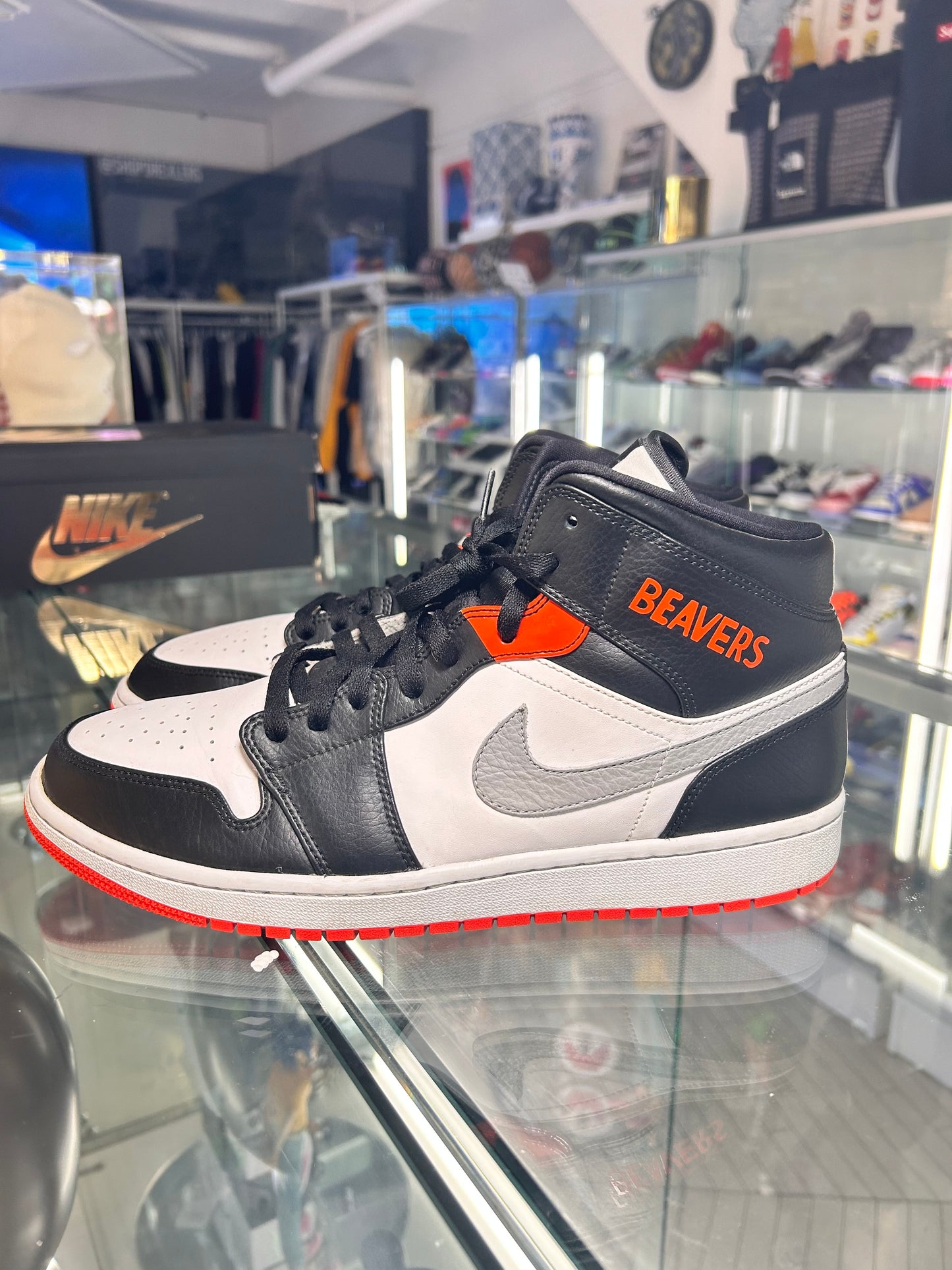 Jordan 1 mid Oregon State Universitu OSU PE Player Edition