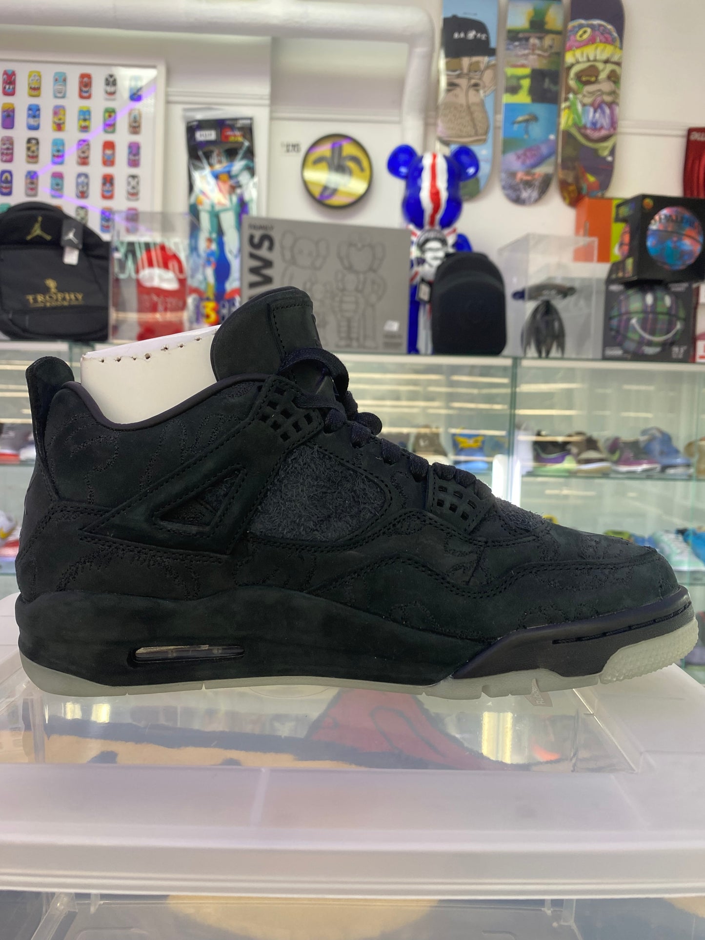 Air Jordan 4 Retro x KAWS 2017 Black/Glow