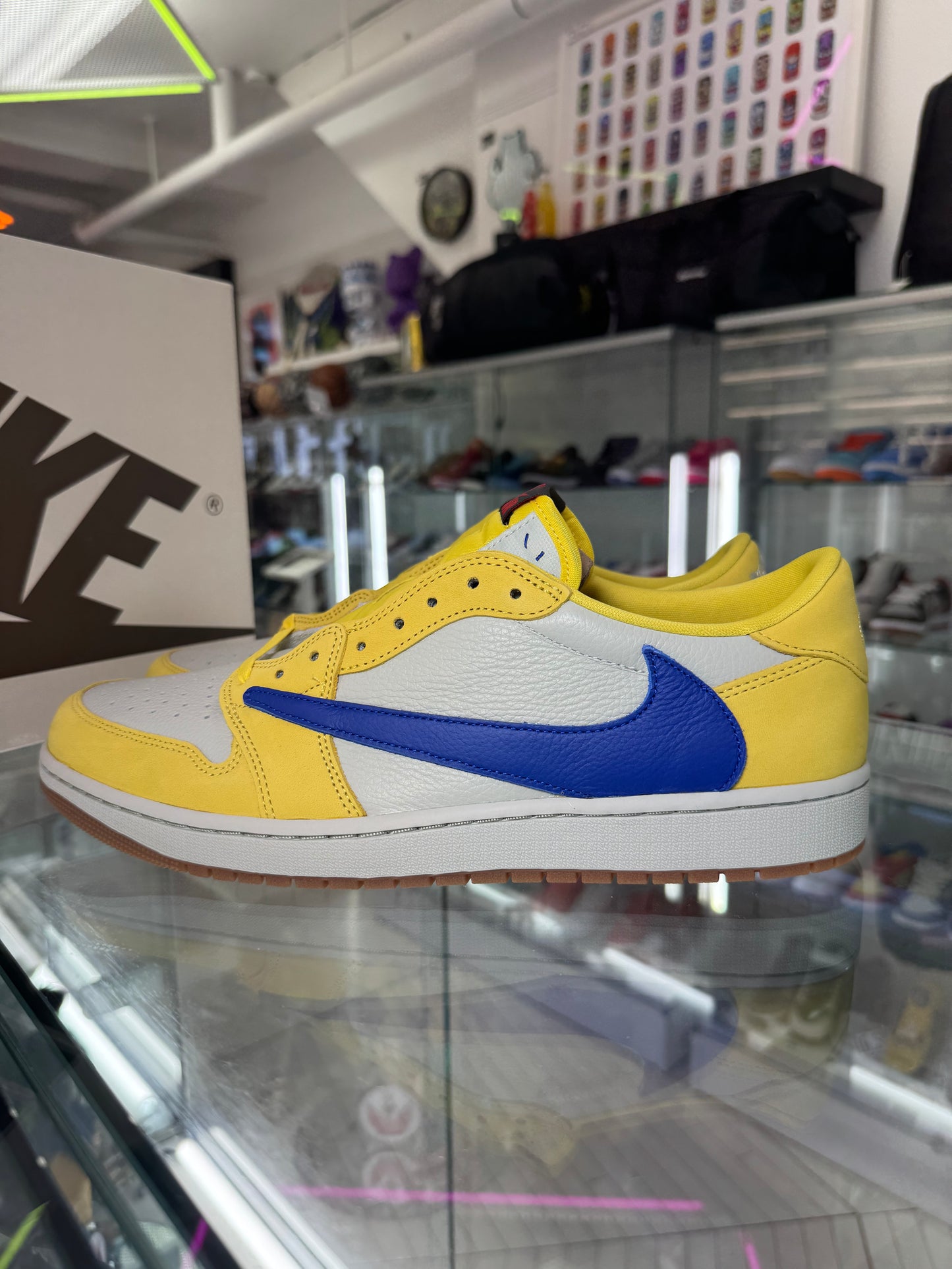 Jordan 1 Retro Low OG SP
Travis Scott Canary (W)