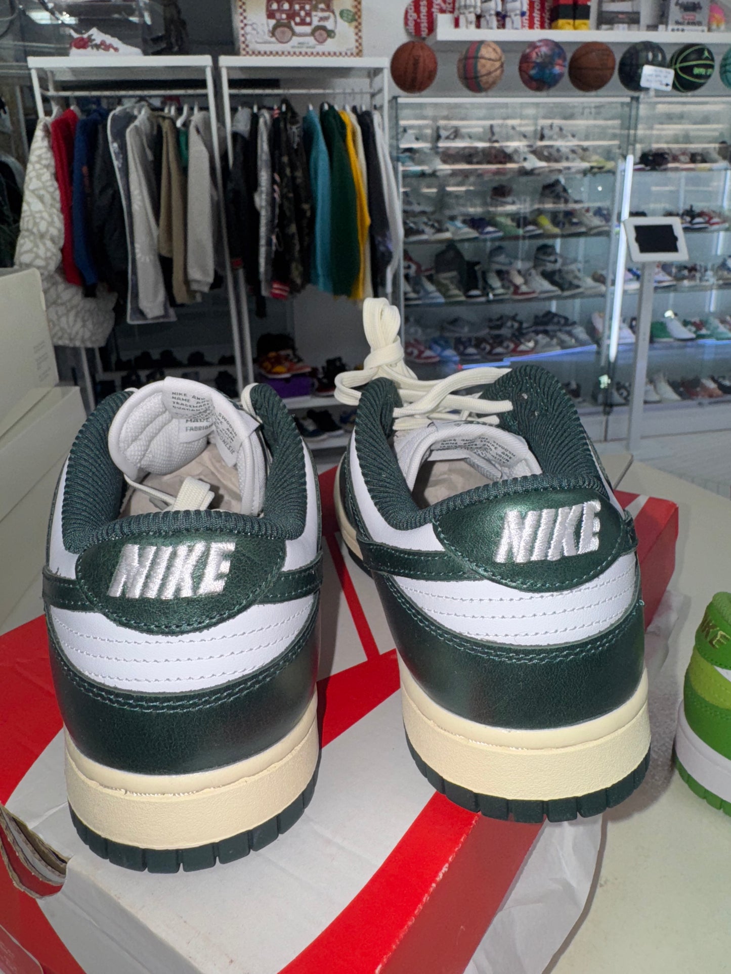 Nike Dunk Low
Vintage Green (W)
