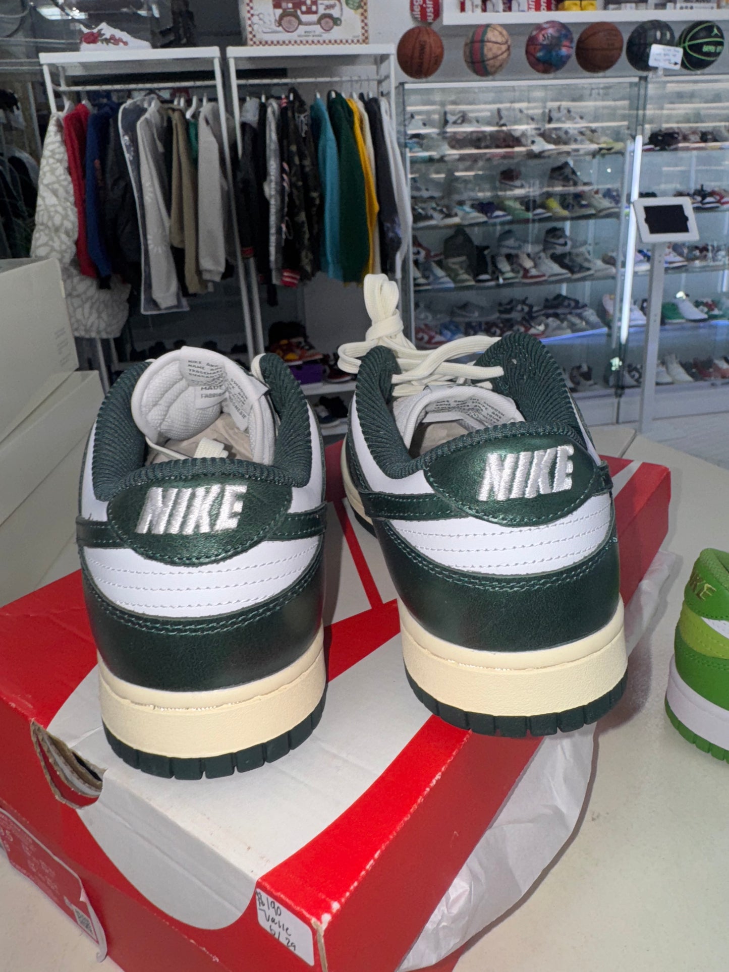 Nike Dunk Low
Vintage Green (W)