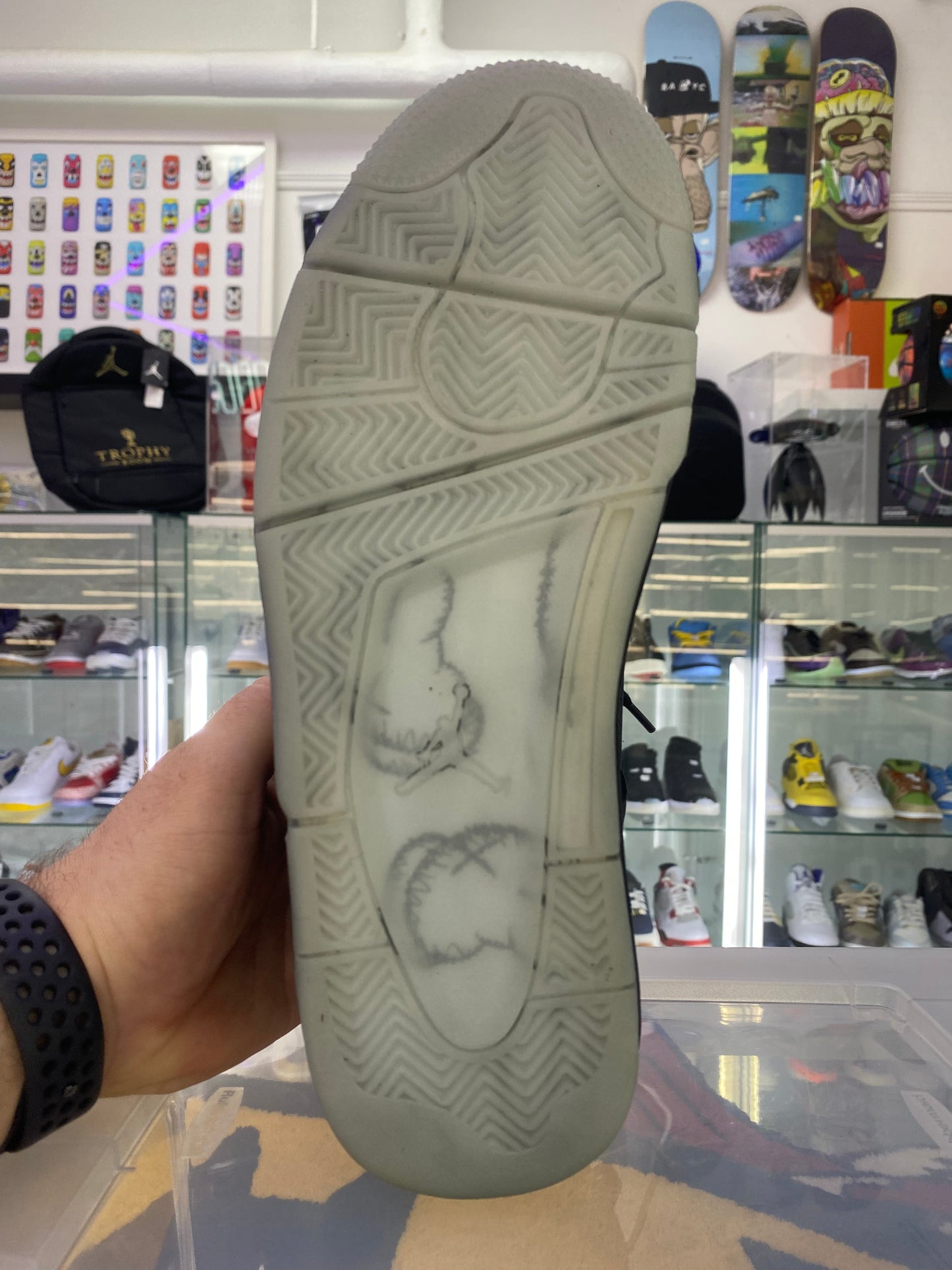 Air Jordan 4 Retro x KAWS 2017 Black/Glow