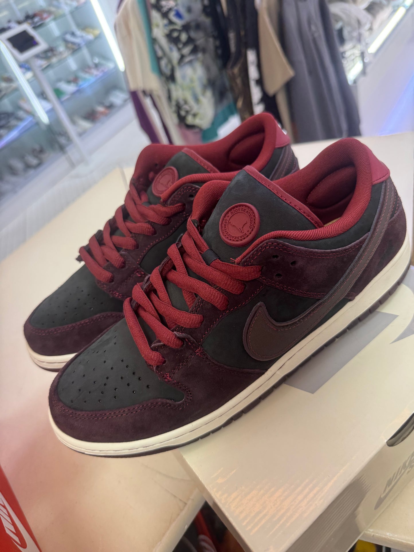 Nike SB Dunk Low
Riot Skateshop