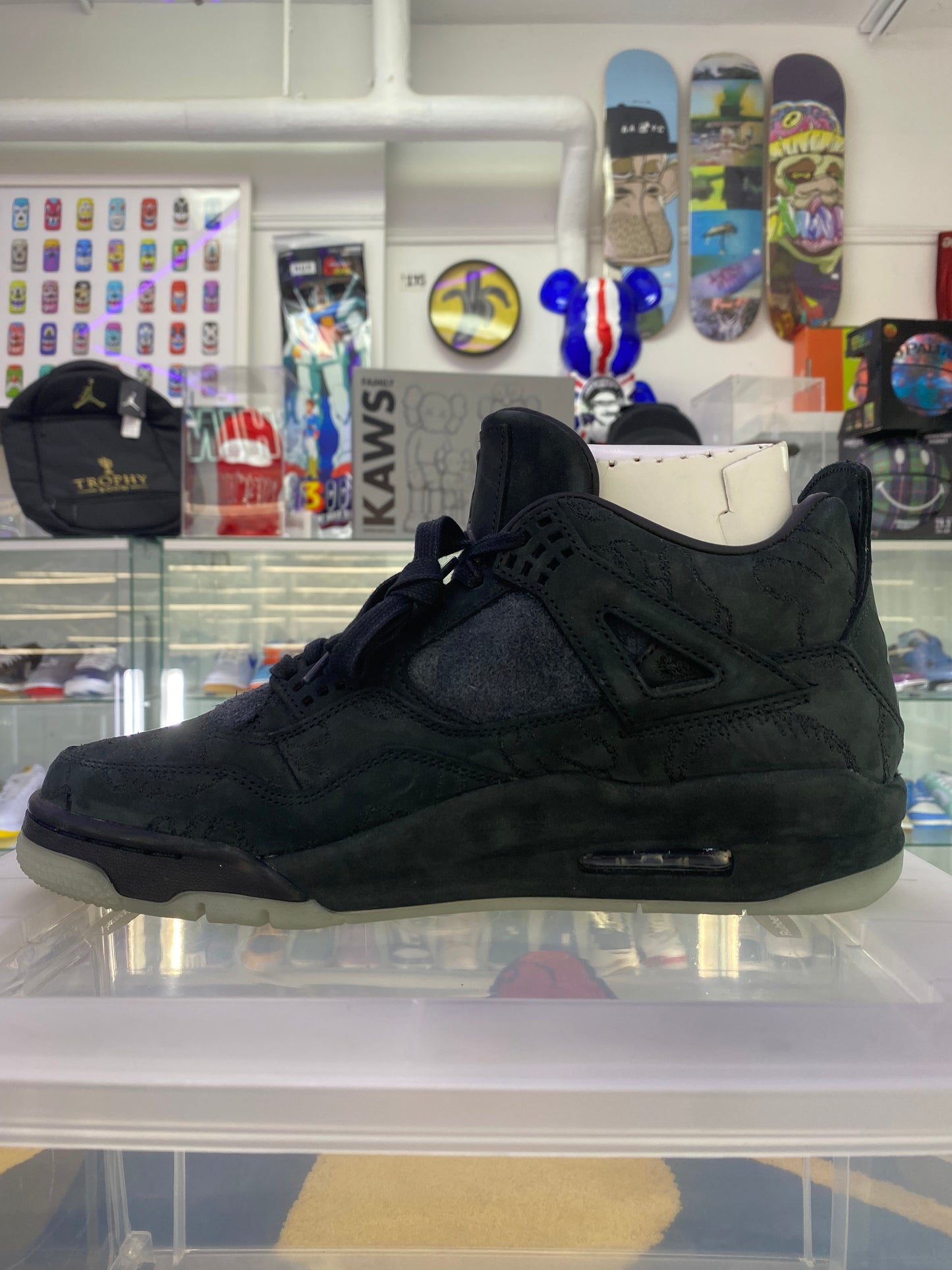 Air Jordan 4 Retro x KAWS 2017 Black/Glow