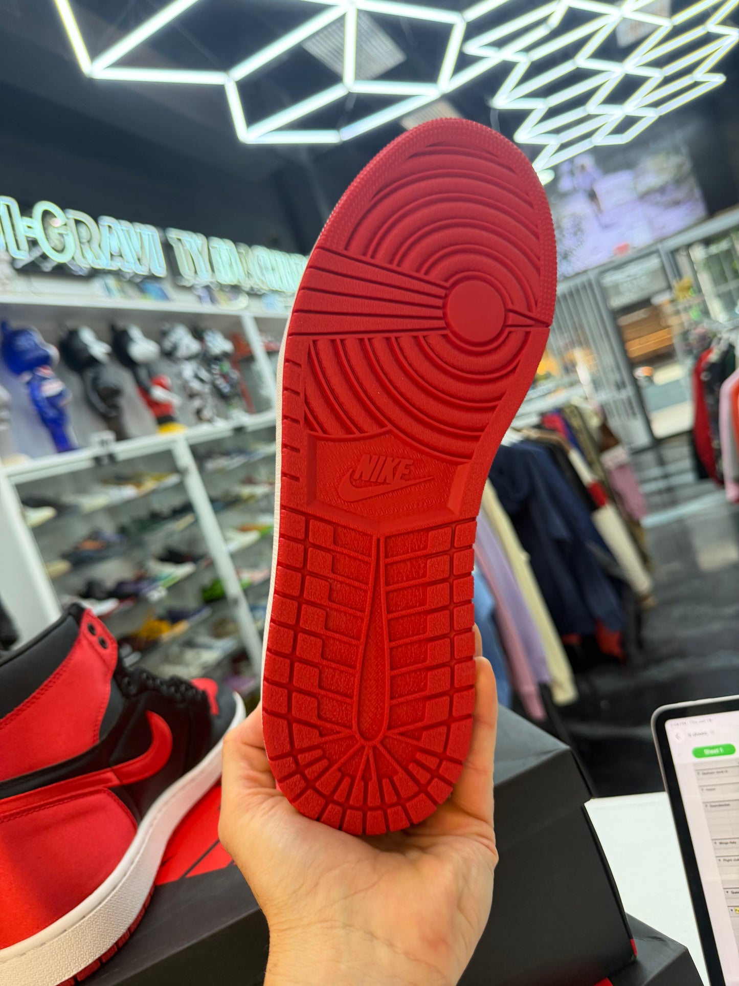 Jordan 1 Retro Satin Bred Non Numbered Promo Sample
