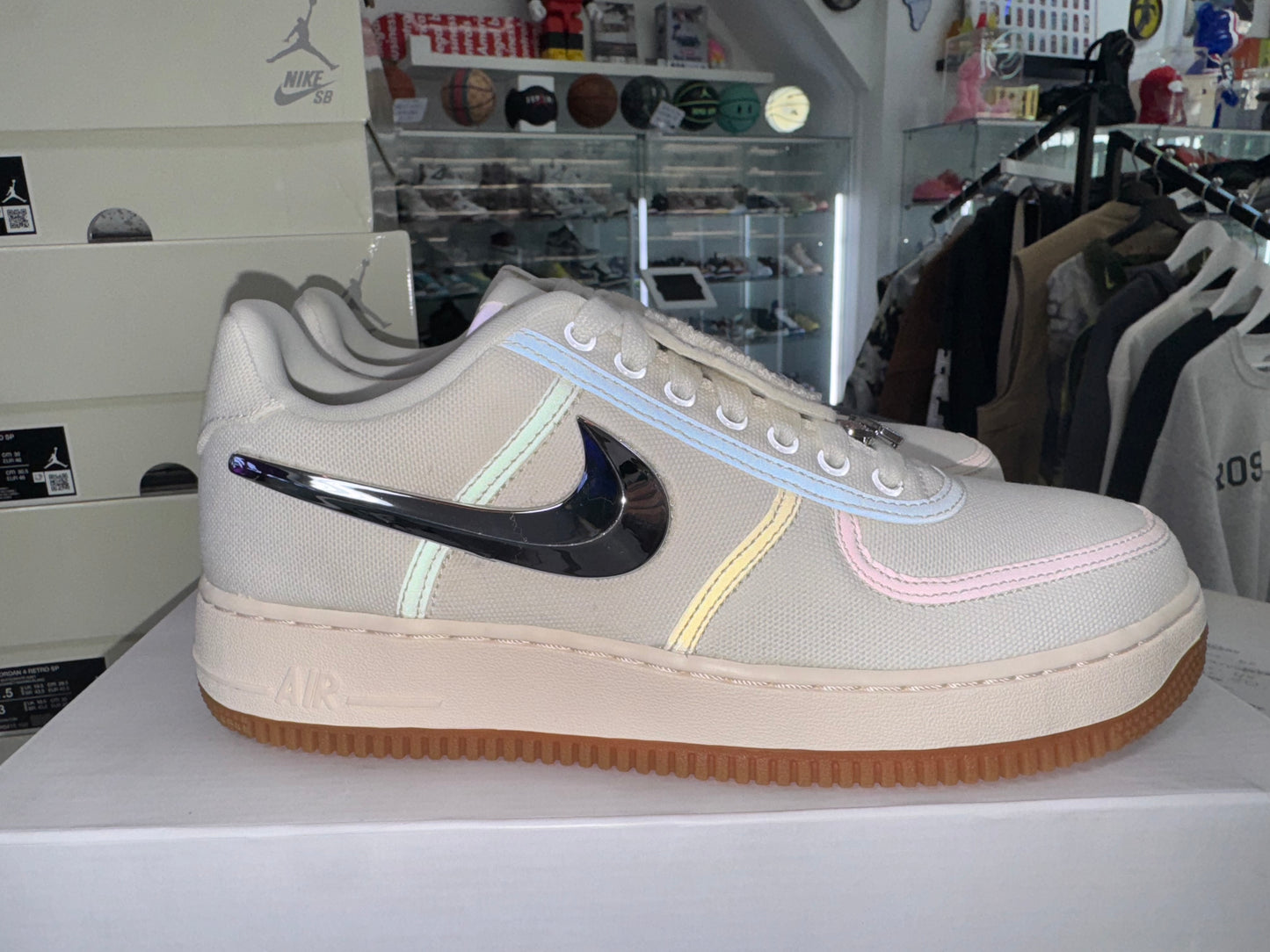 Nike Air Force 1 Low
Travis Scott Sail