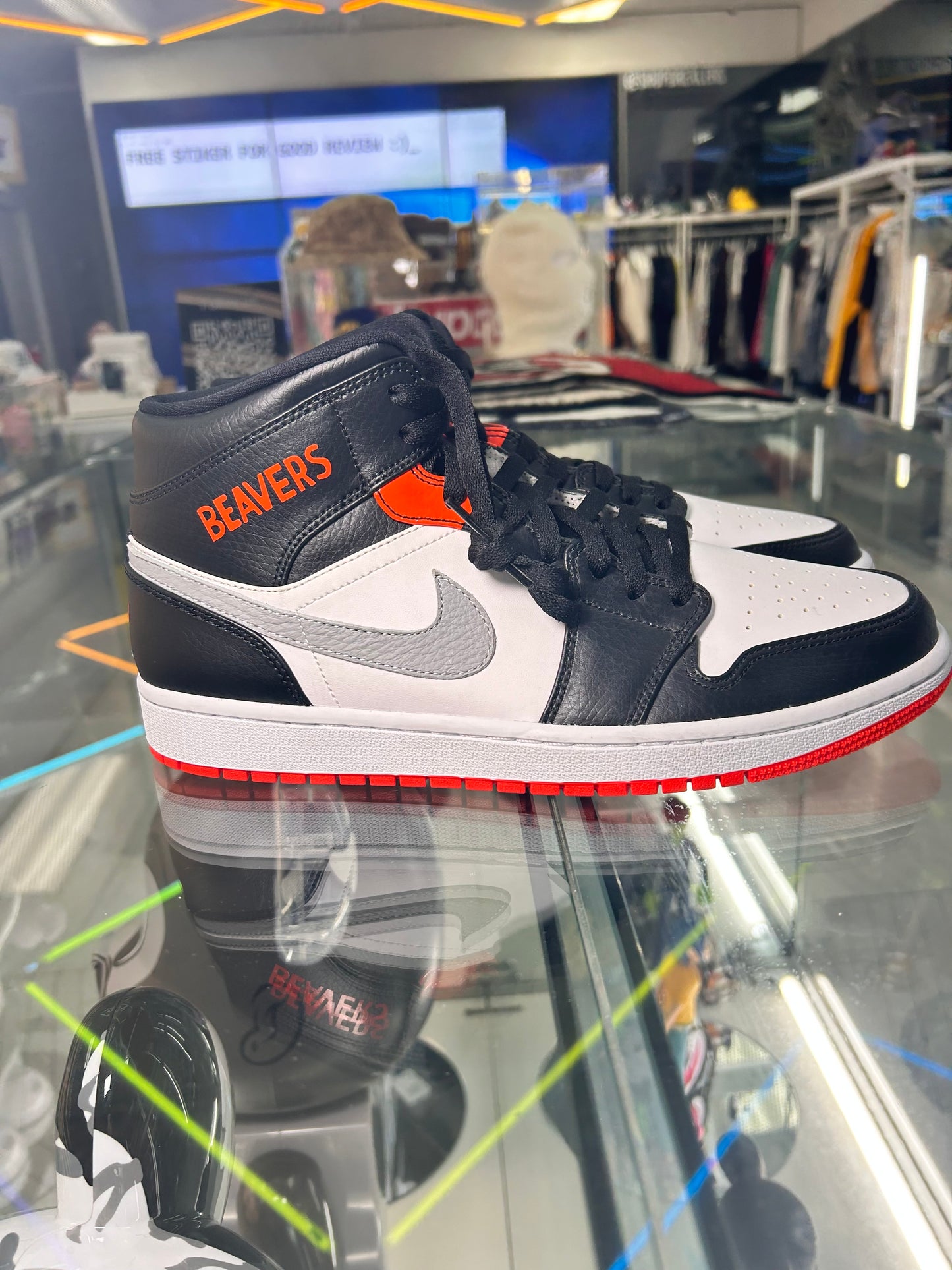 Jordan 1 mid Oregon State Universitu OSU PE Player Edition