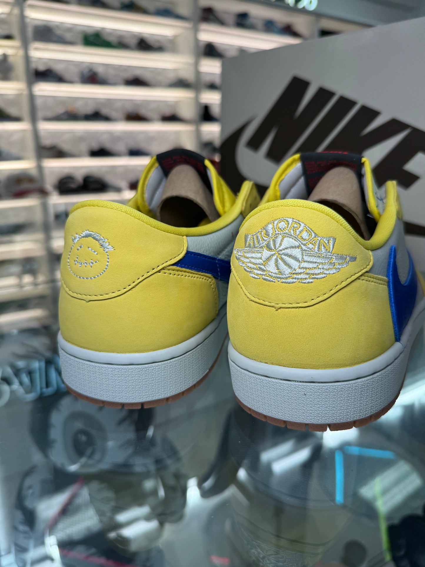 Jordan 1 Retro Low OG SP
Travis Scott Canary (W)