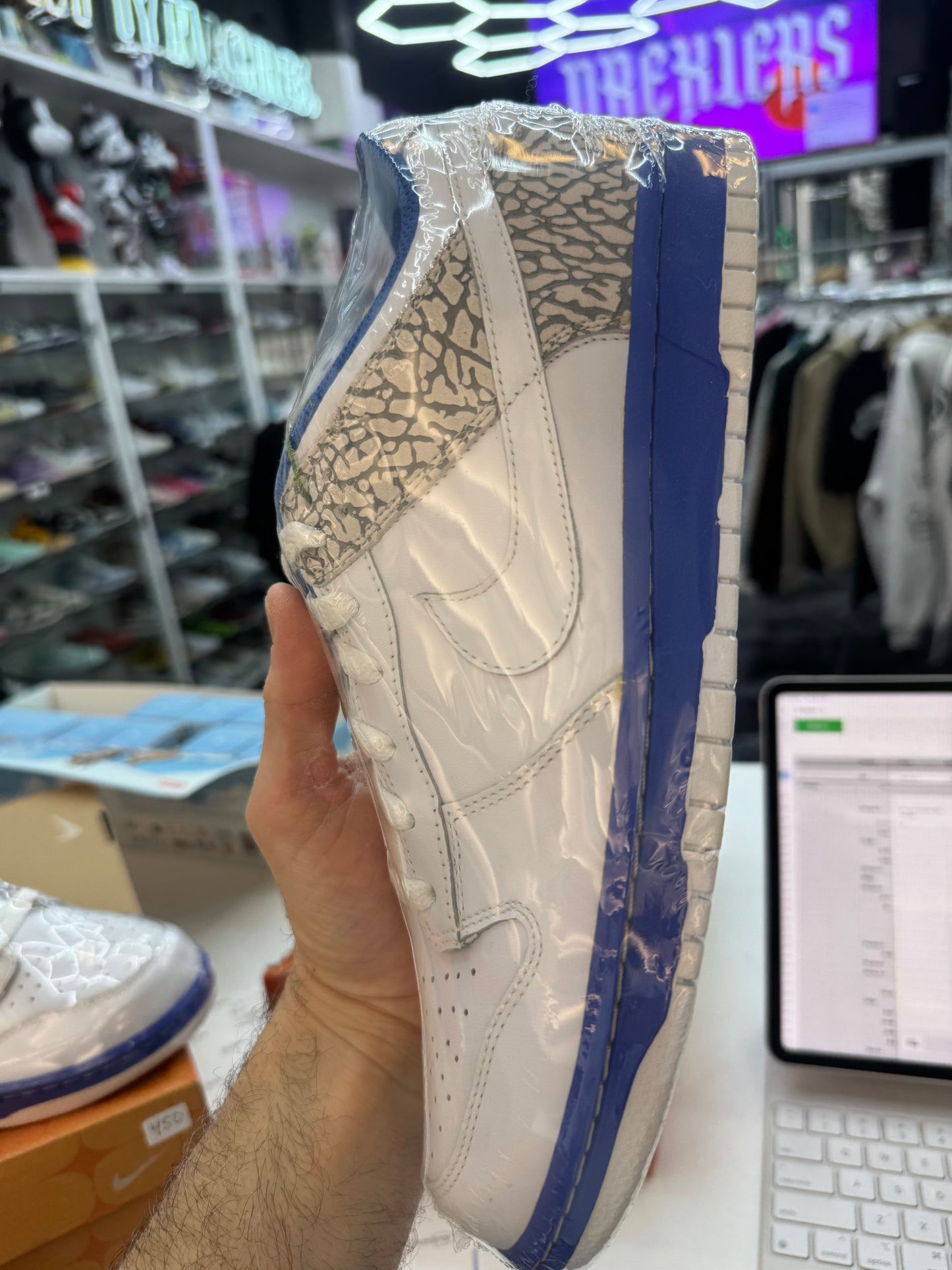 Nike Dunk Low
Jordan Pack
