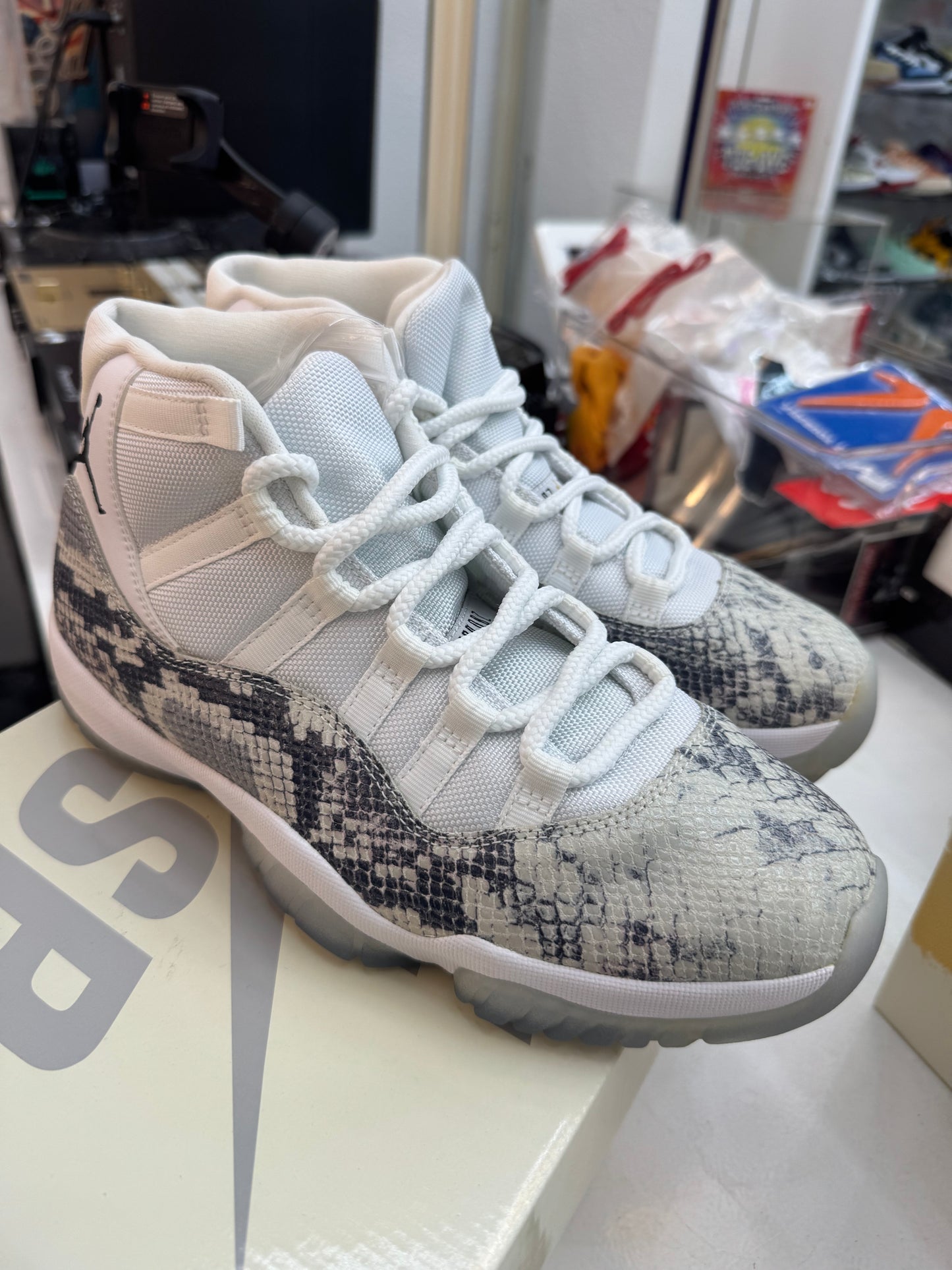 2019 Jordan 11 Drake OVO F&F
