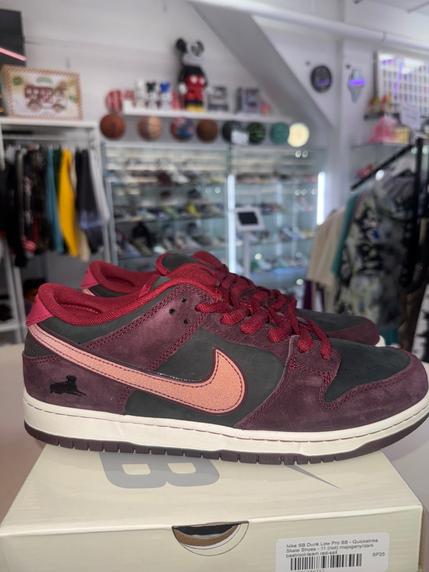 Nike SB Dunk Low
Riot Skateshop