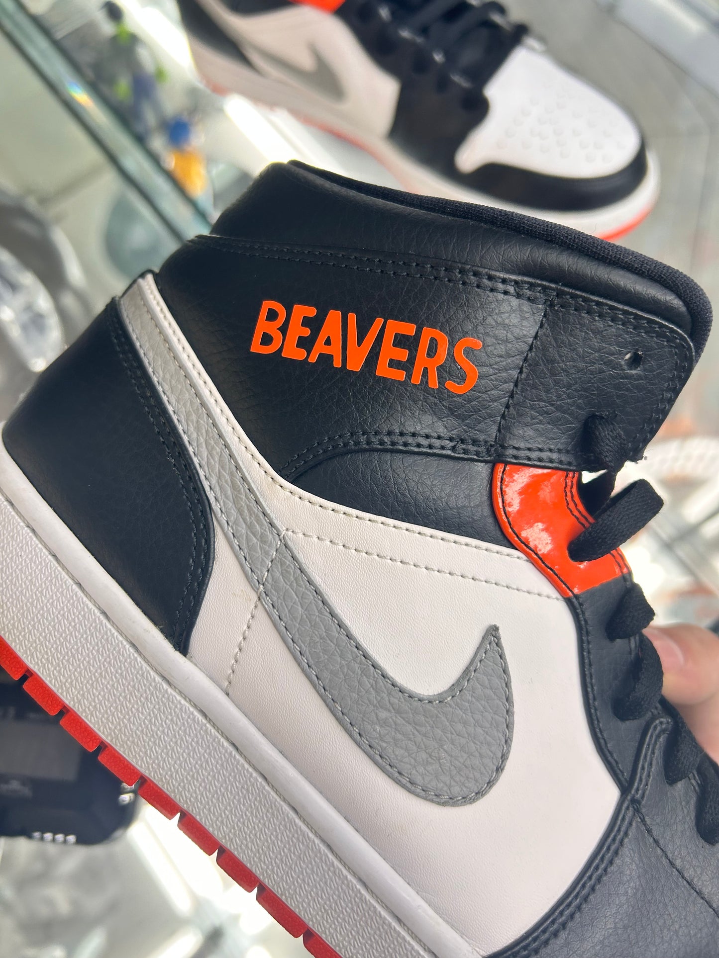 Jordan 1 mid Oregon State Universitu OSU PE Player Edition