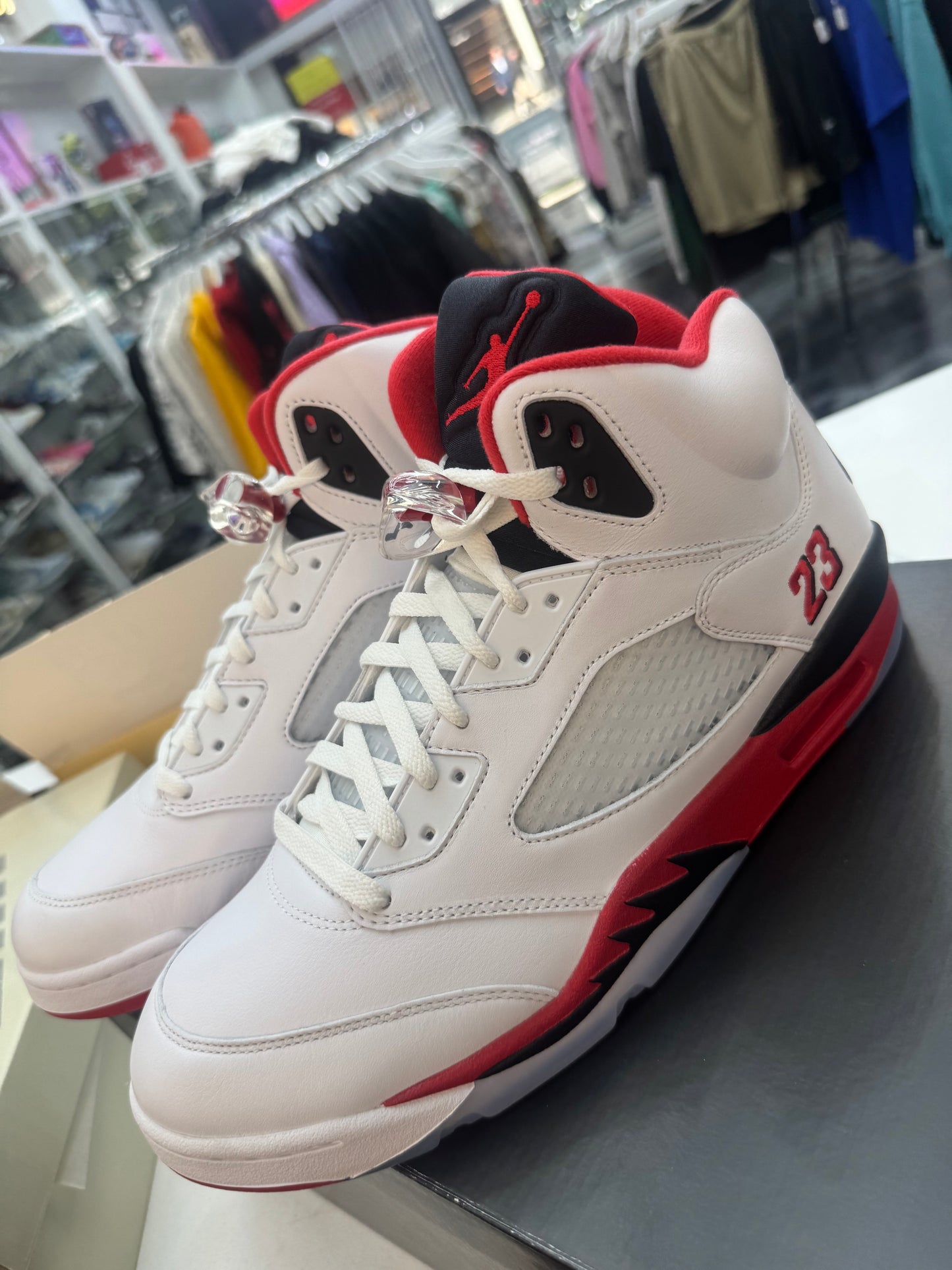 Jordan 5 Retro
Fire Red Black Tongue (2025)