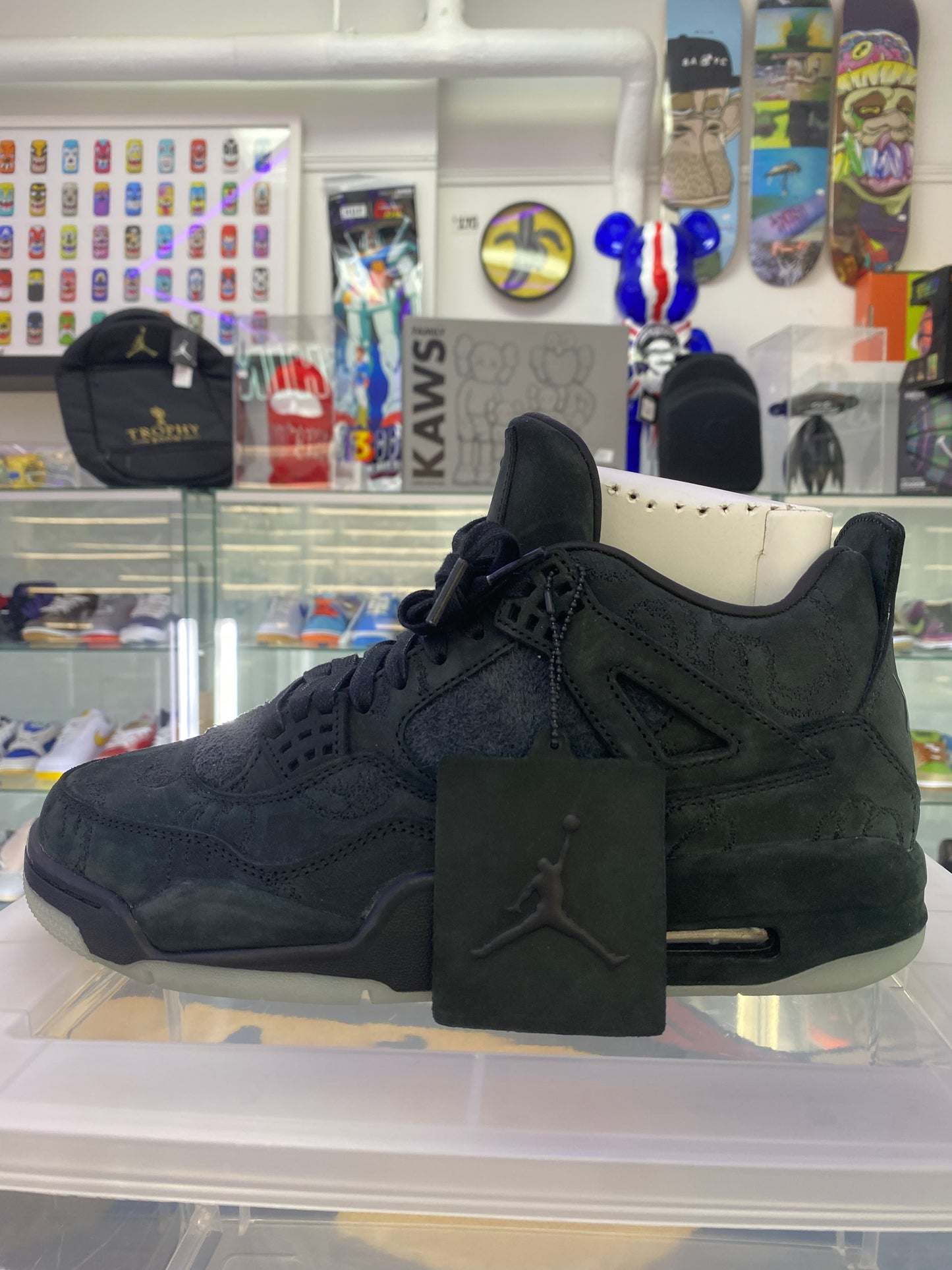 Air Jordan 4 Retro x KAWS 2017 Black/Glow