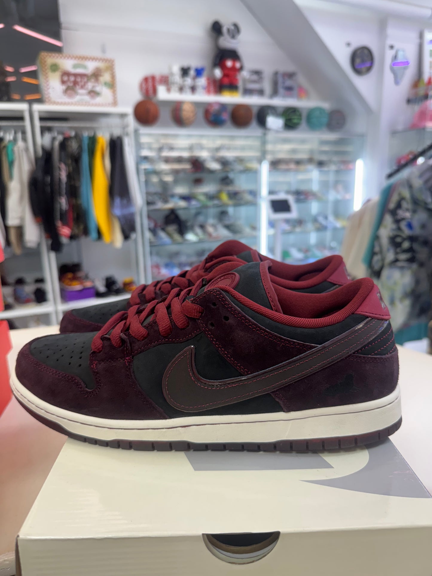 Nike SB Dunk Low
Riot Skateshop
