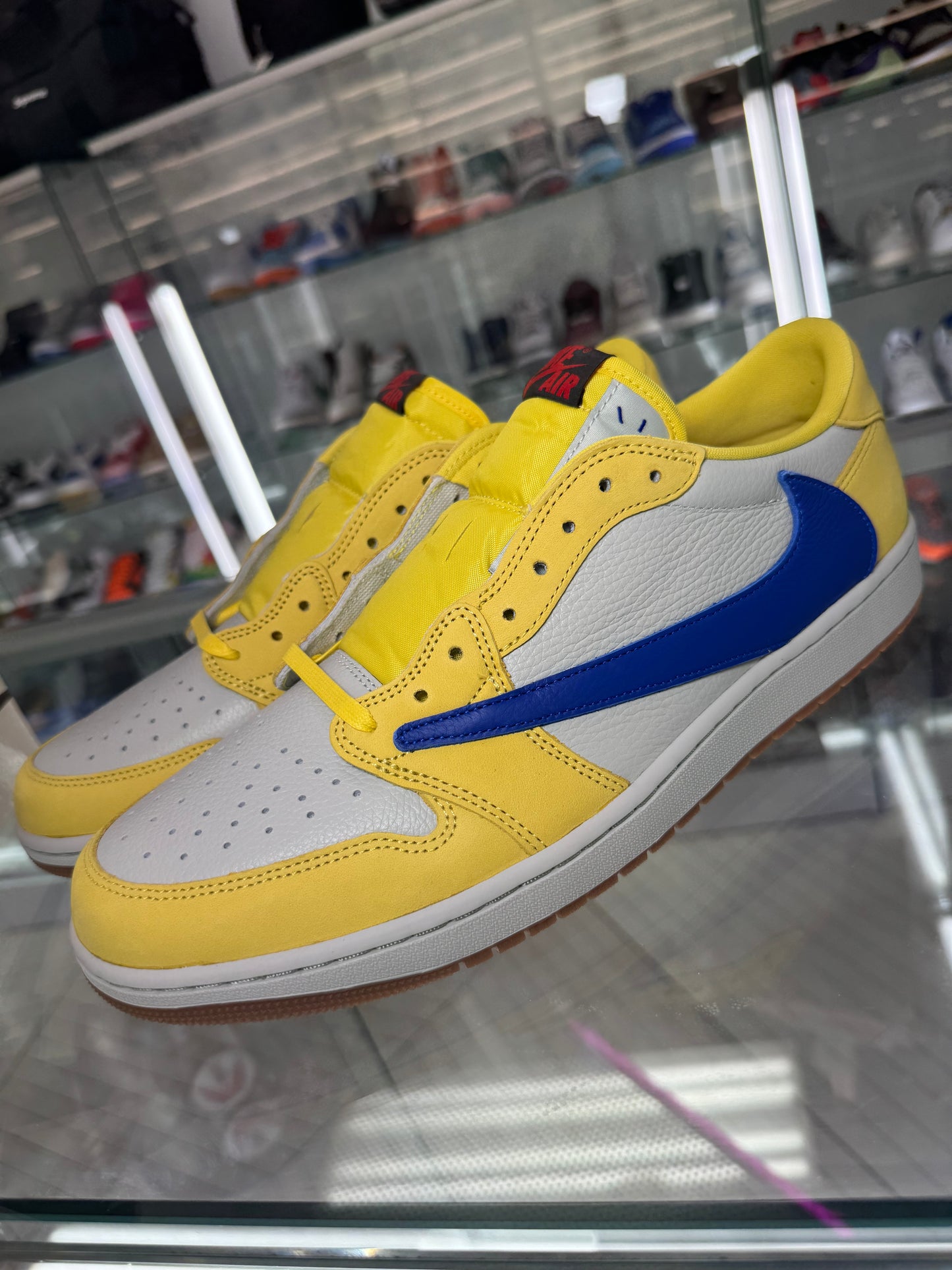 Jordan 1 Retro Low OG SP
Travis Scott Canary (W)