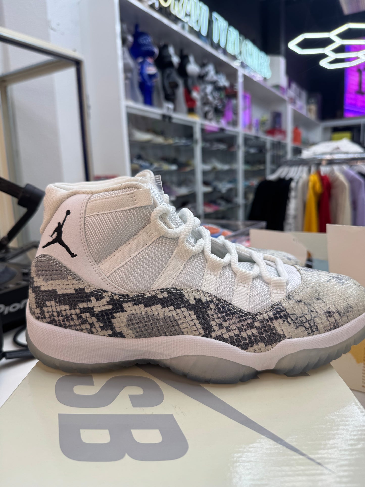 2019 Jordan 11 Drake OVO F&F