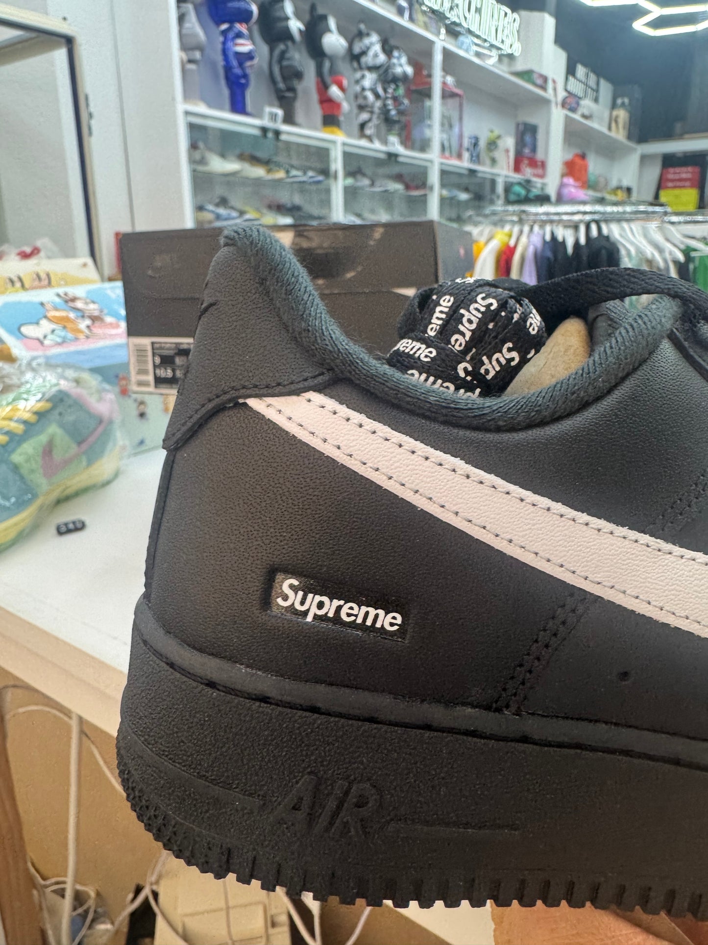 Nike Air Force 1 Low Supreme Black