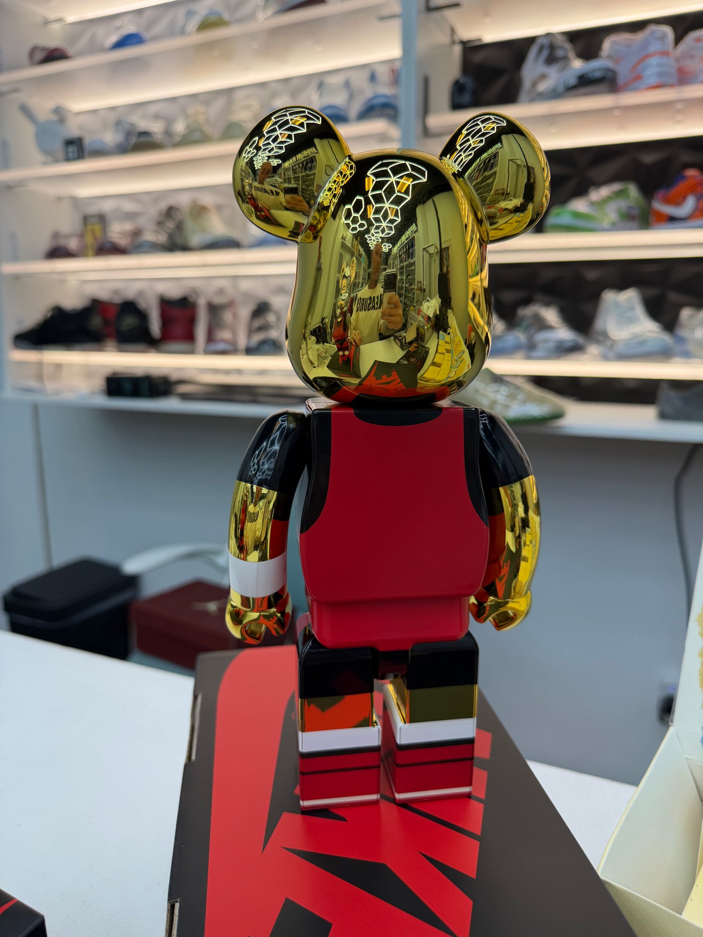 Bearbrick Nike Michael Jordan 1985 Air Jordan 400% gold