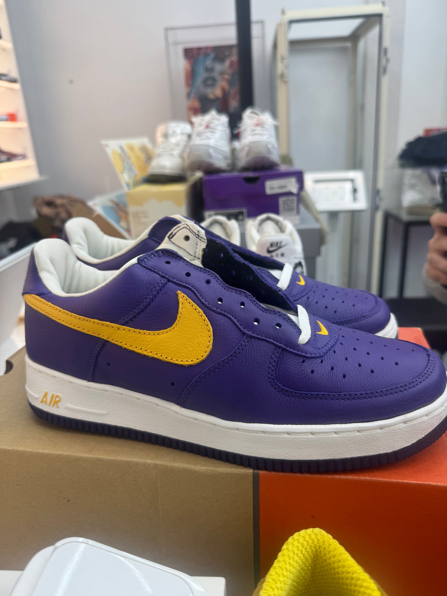 Nike Air Force 1 Low LA Lakers Size 11 Purple Gold 2001 Kobe Mr cartoon Rare