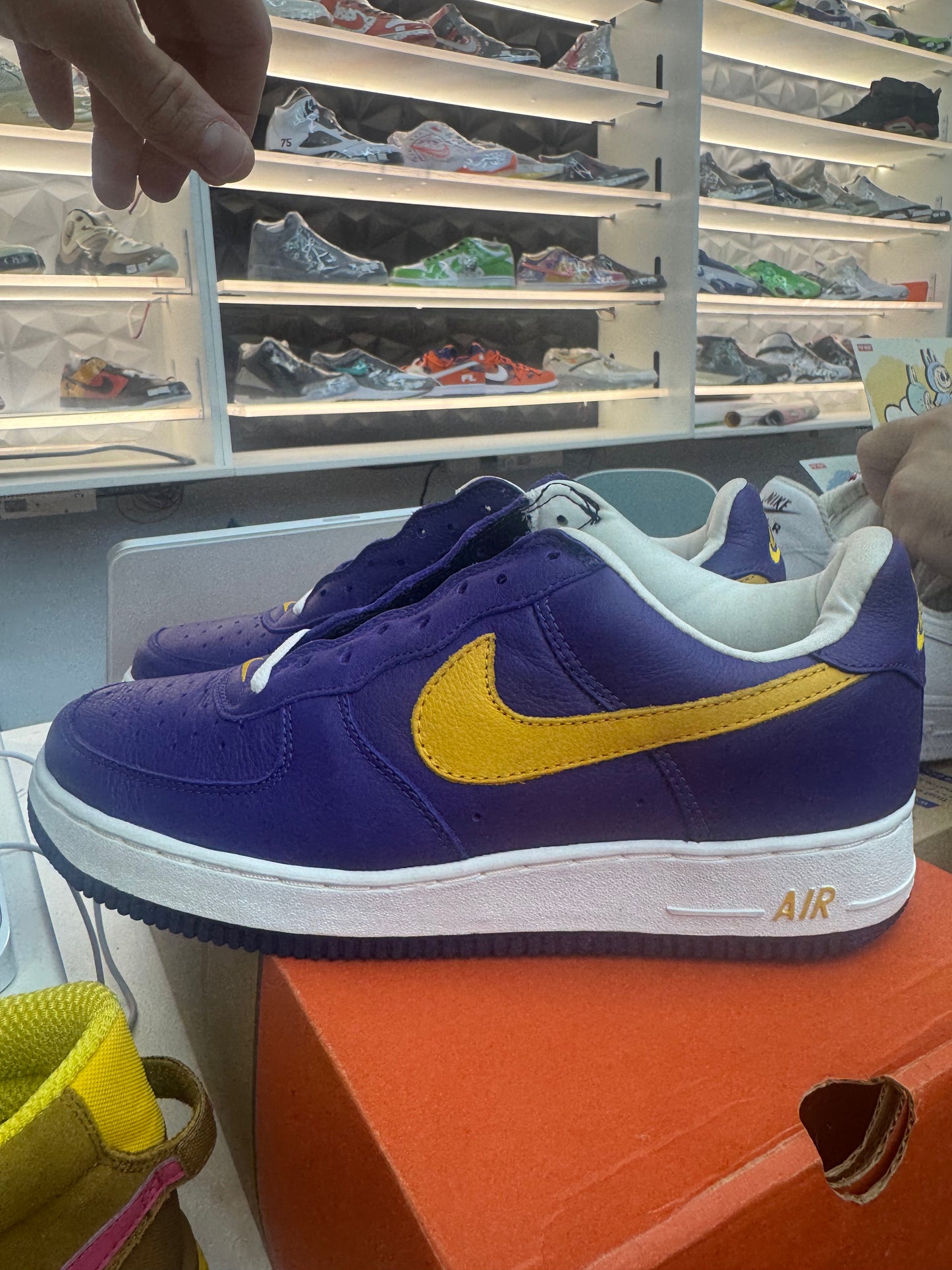 Nike Air Force 1 Low LA Lakers Size 11 Purple Gold 2001 Kobe Mr cartoon Rare