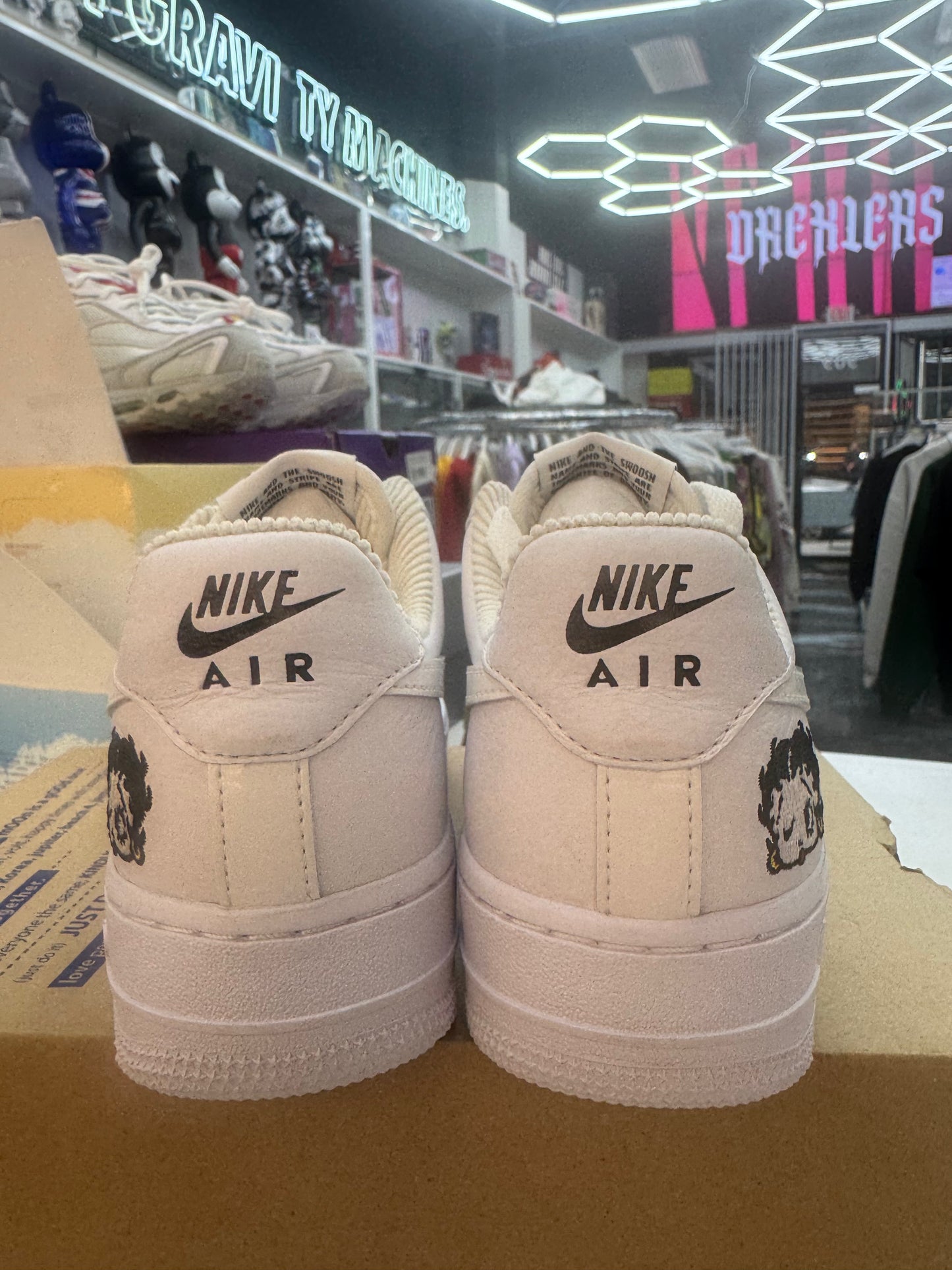 NIKE AIR FORCE 1 x OLIVIA KIM ‘BETTY BOOP’ (F&F)