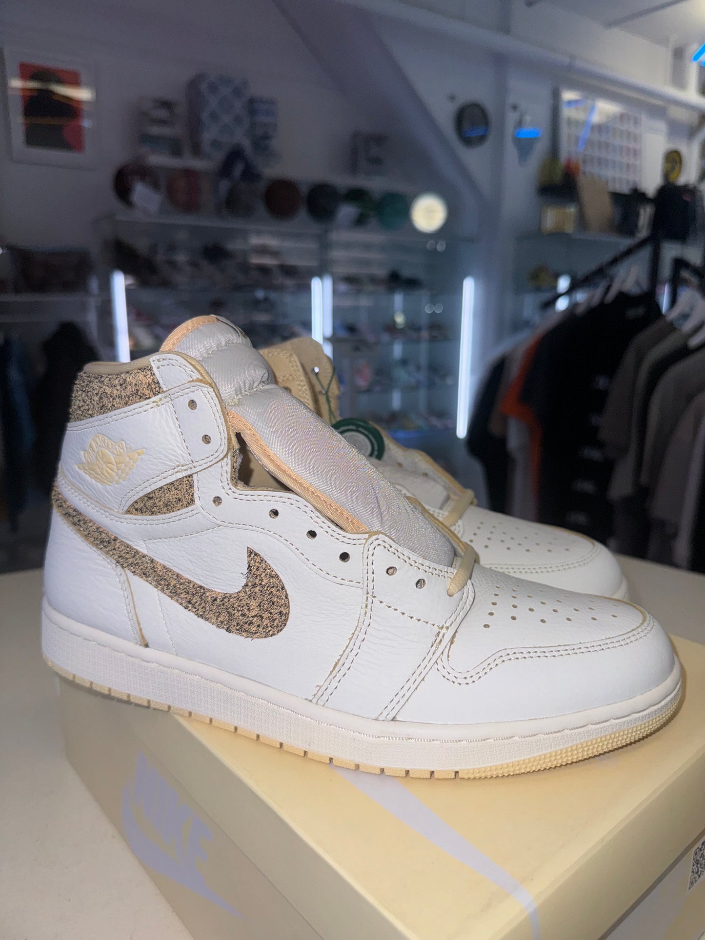 Jordan 1 Retro High OG
Craft Vibrations Of Naija