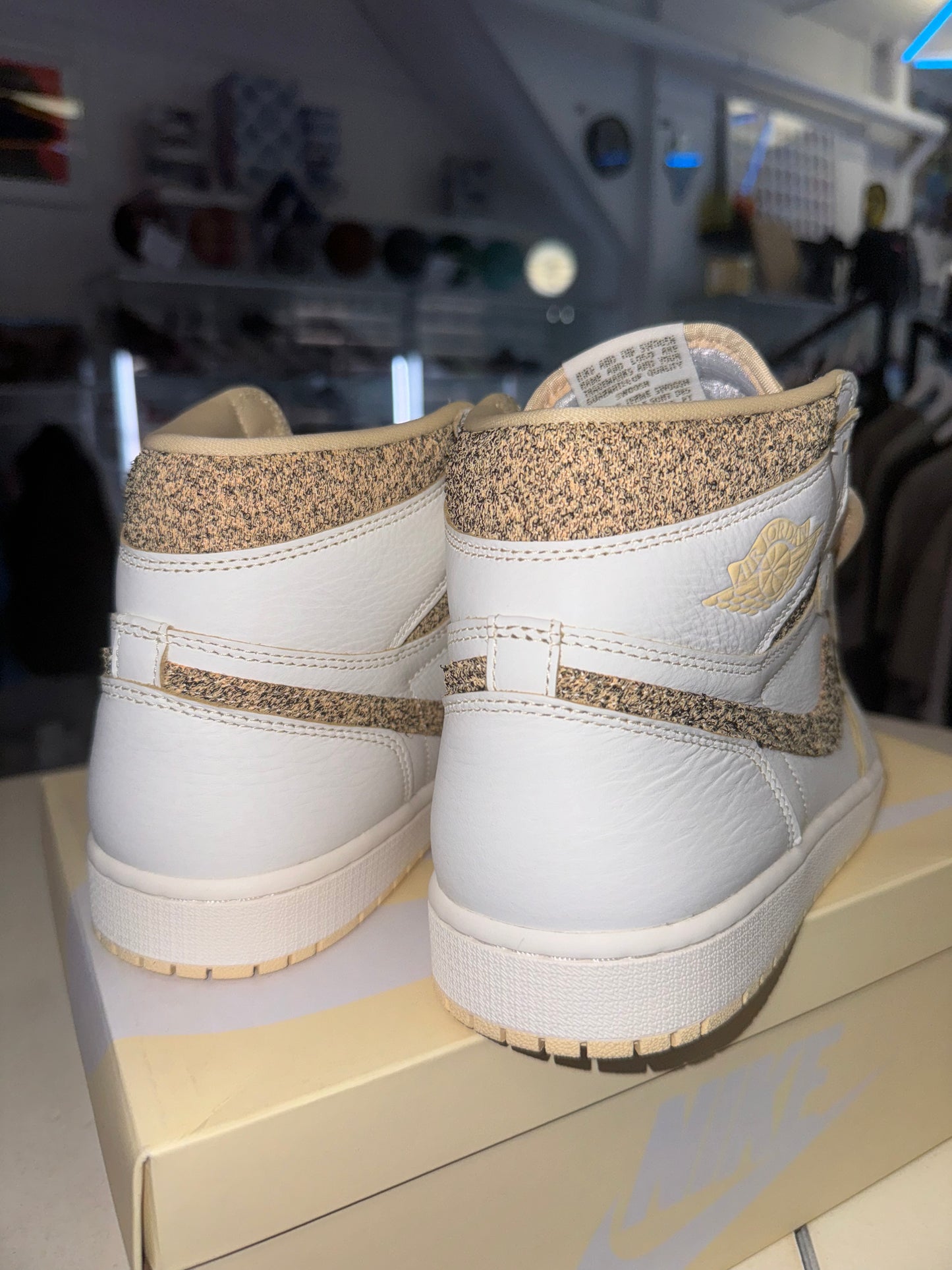 Jordan 1 Retro High OG
Craft Vibrations Of Naija