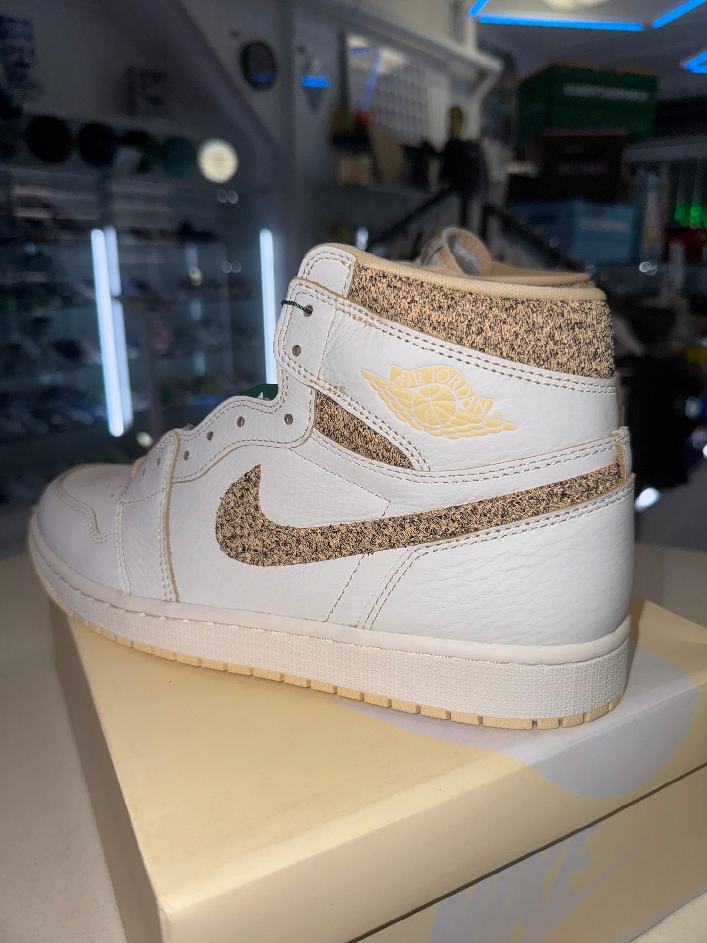 Jordan 1 Retro High OG
Craft Vibrations Of Naija