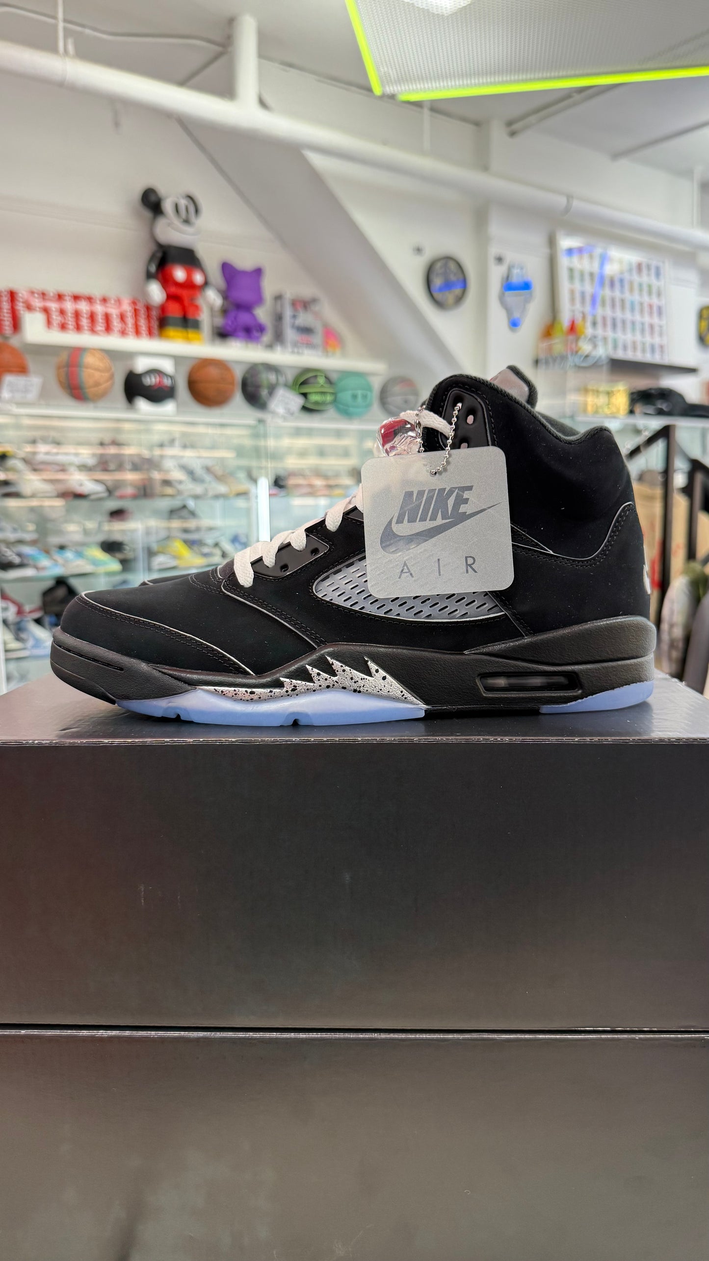Jordan 5 Retro OG
Black Metallic Reimagined