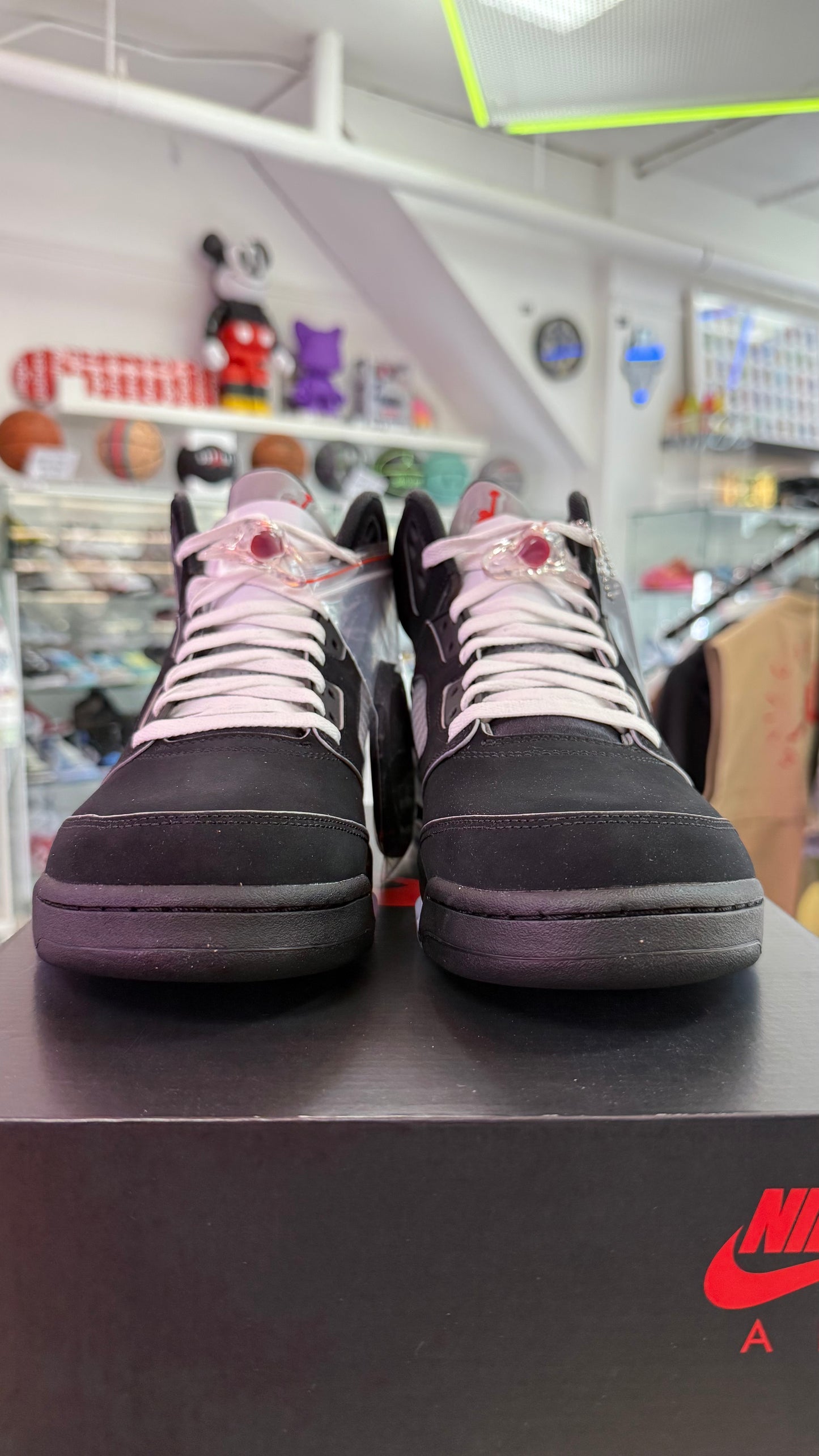 Jordan 5 Retro OG
Black Metallic Reimagined