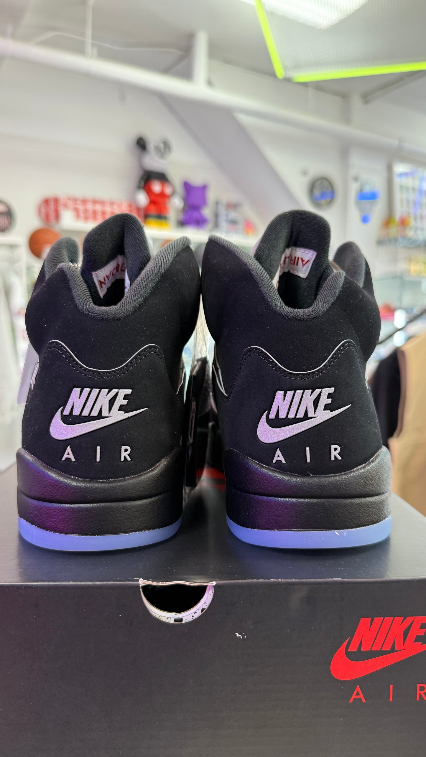 Jordan 5 Retro OG
Black Metallic Reimagined