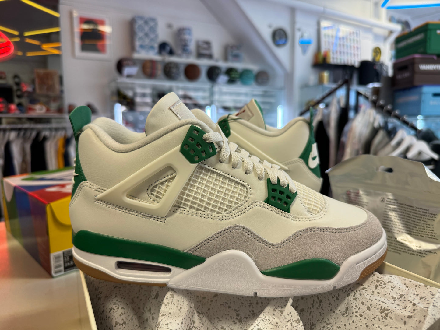 Jordan 4 SB Pine Green
