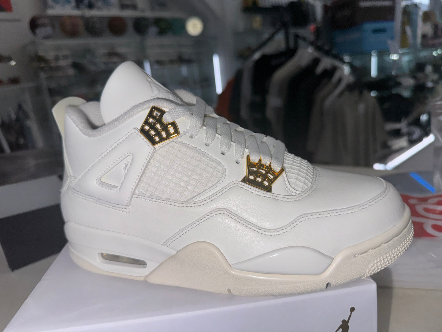 Jordan 4 Retro
Metallic Gold (W)