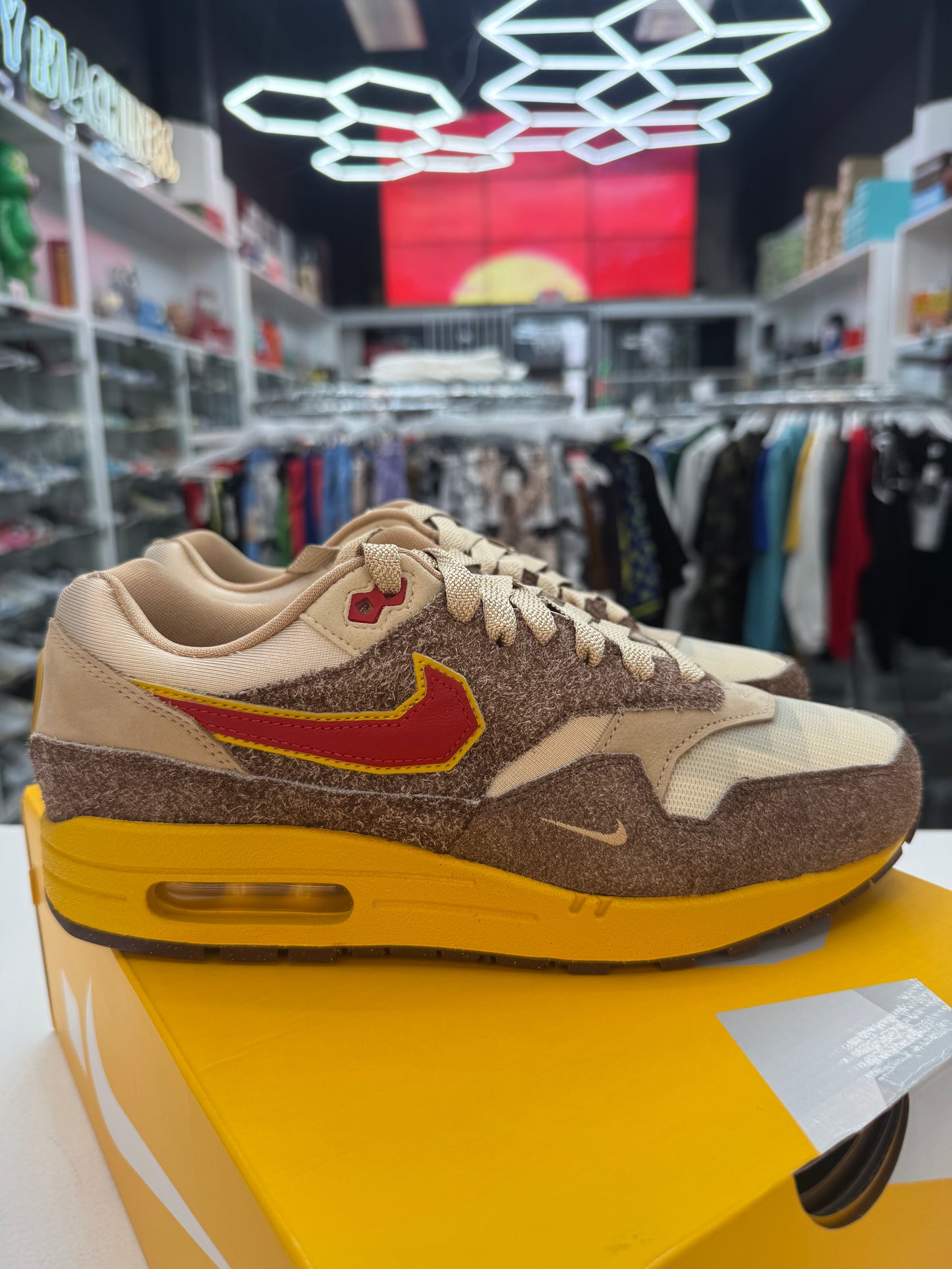 Nike Air Max 1
SWOOSH Low Poly Big Head Origins donkey Kong